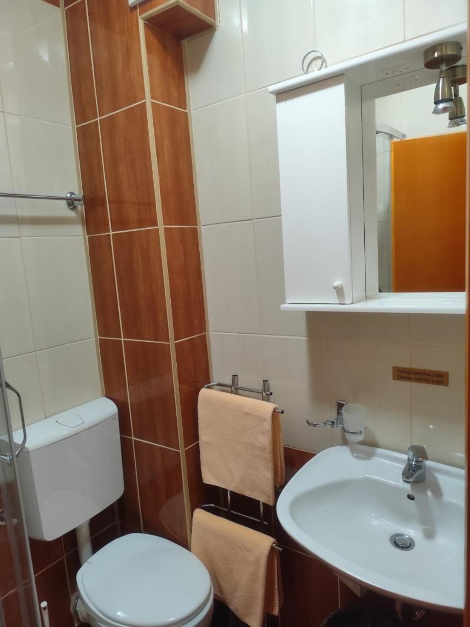 Basic Triple Room photo 3