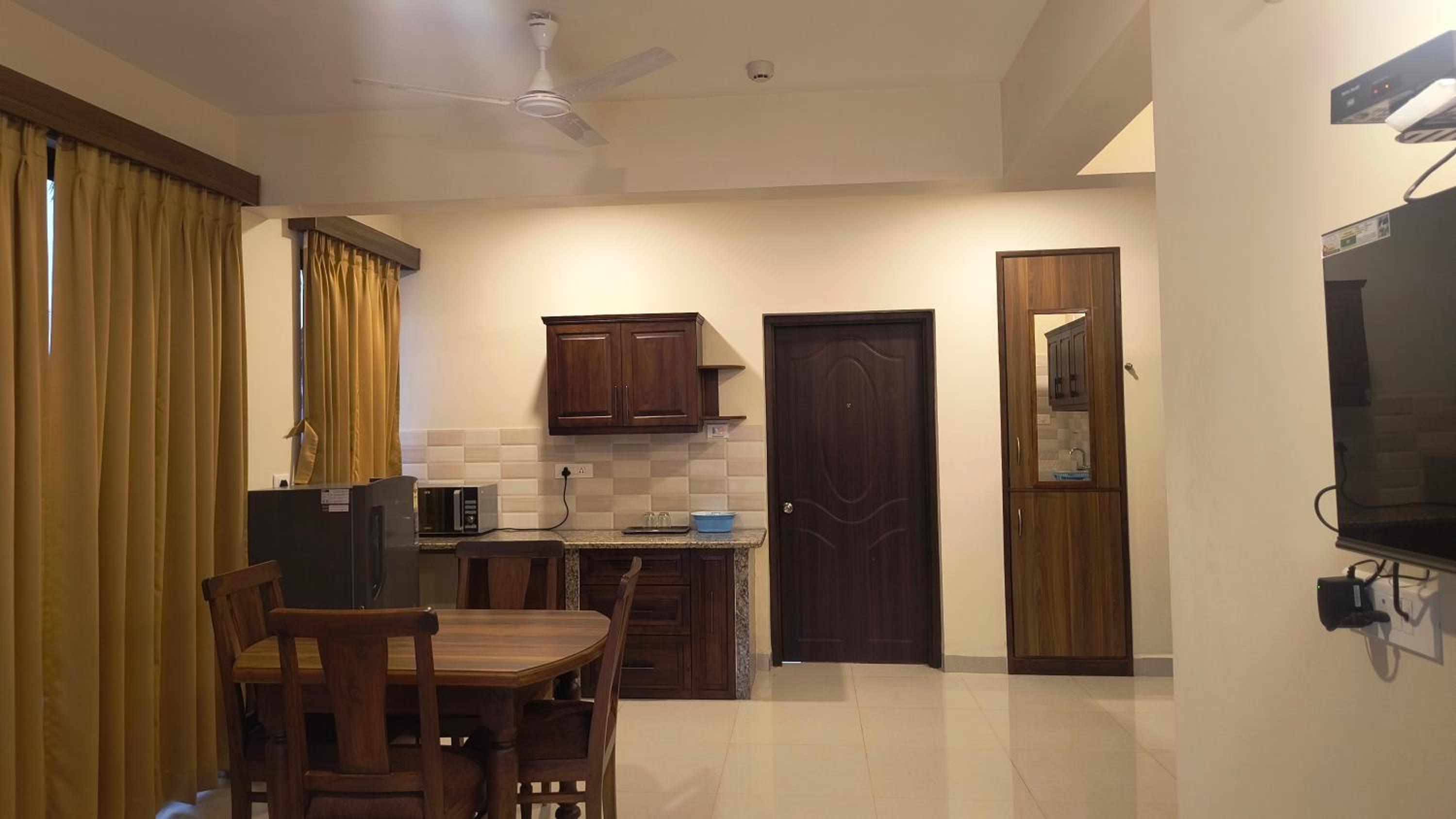 Deluxe Family Room - Photo 13