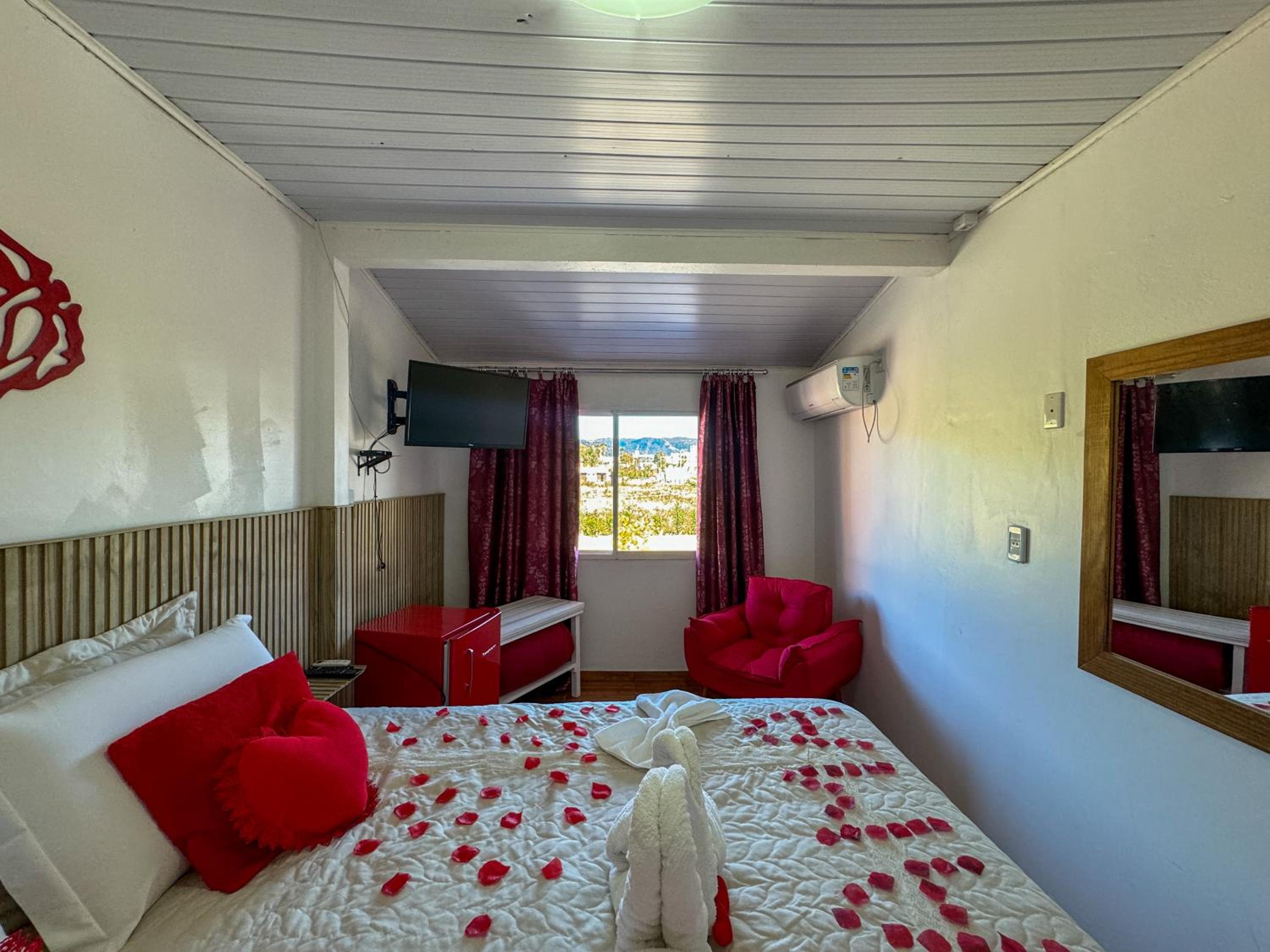Deluxe Suite - Photo 5
