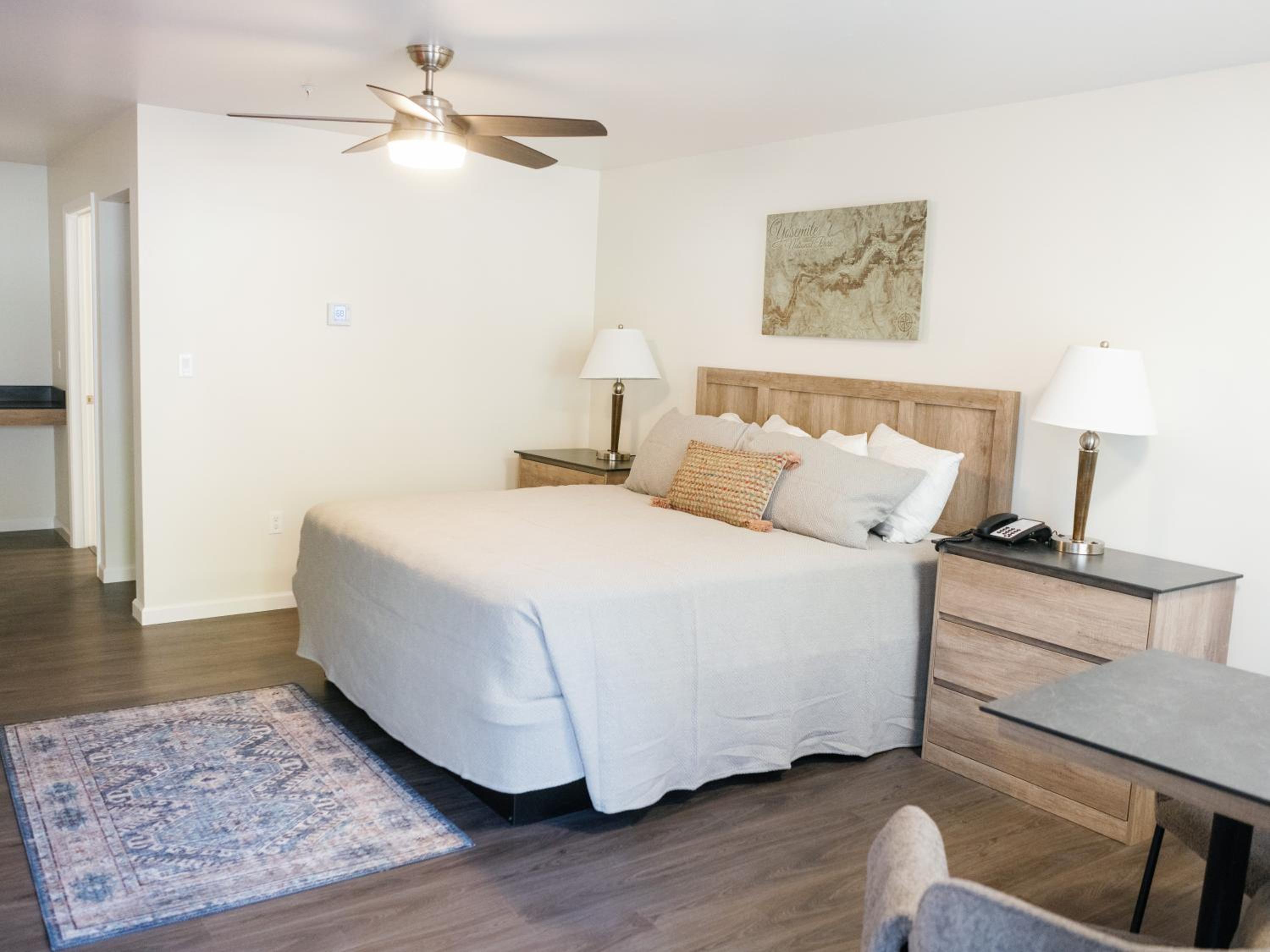 Deluxe King Room - Photo 5