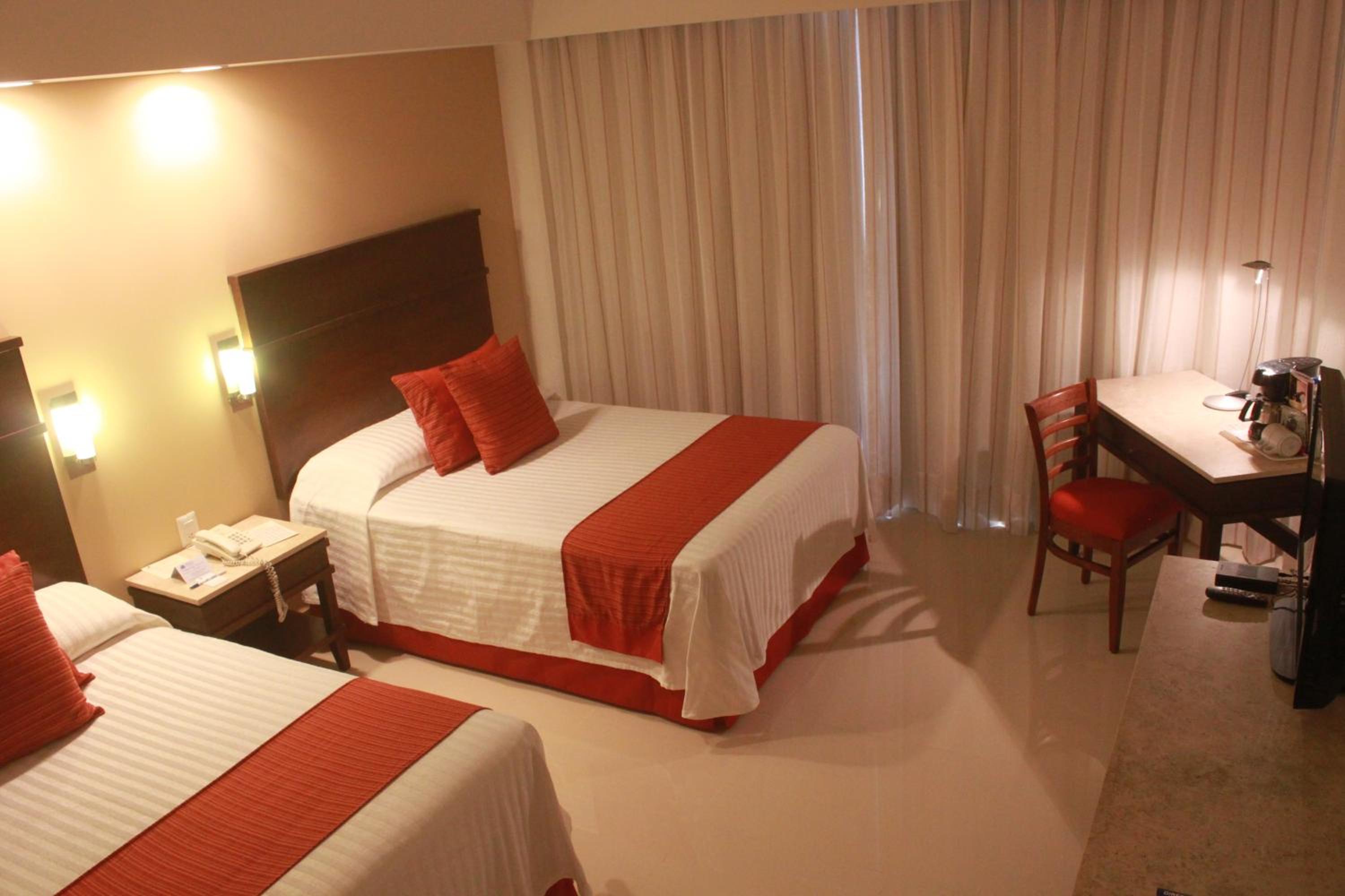Double Room with Two Double Beds - Photo 4