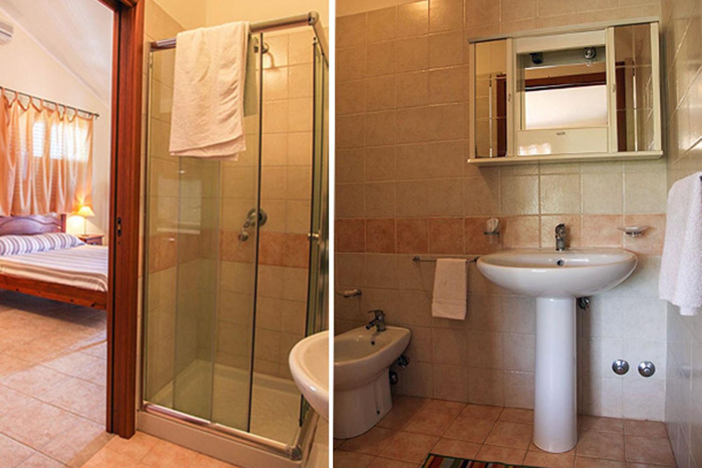 Double Room with Terrace - Photo 2
