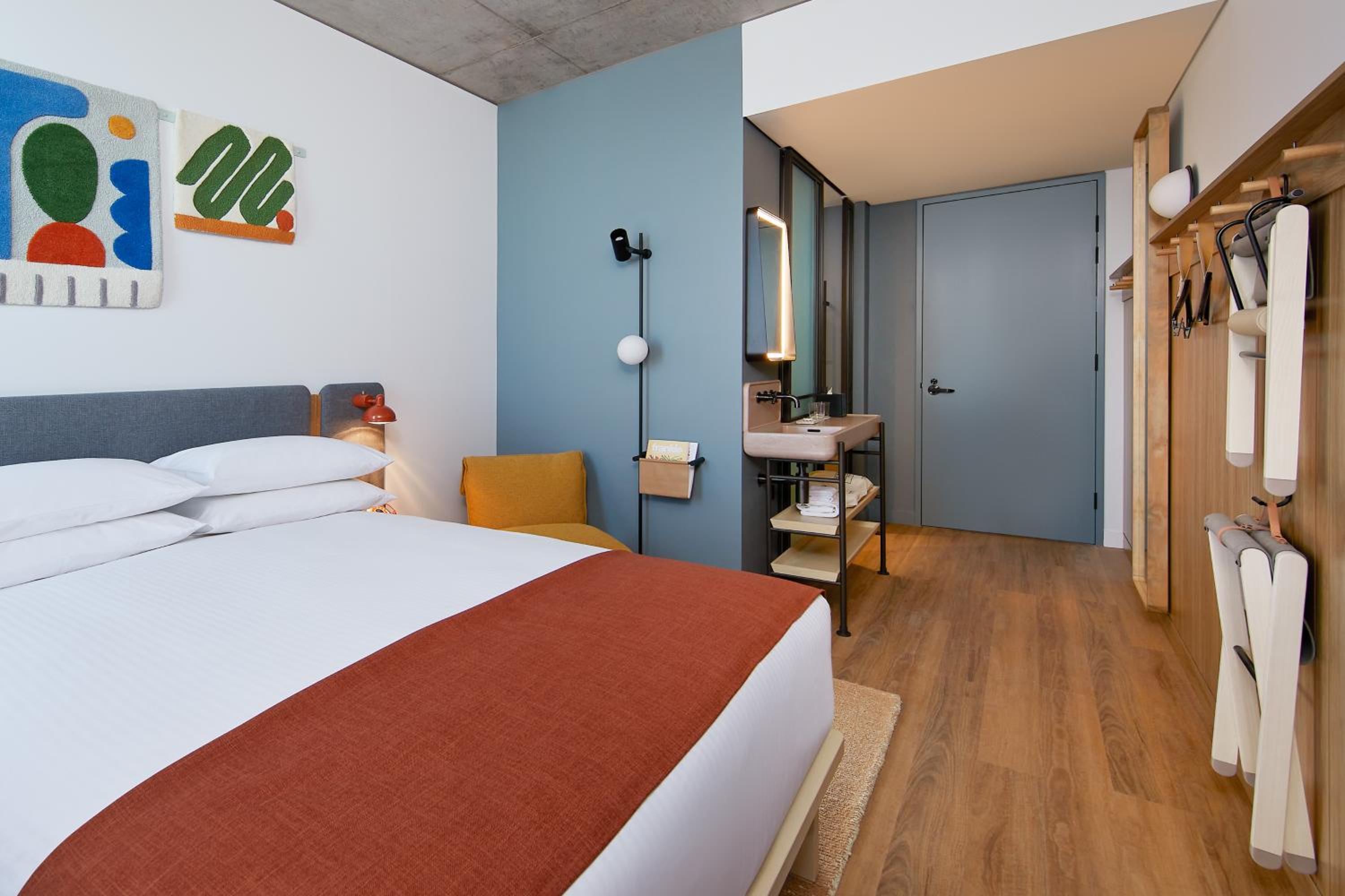 Moxy Family Bunkhouse - Connecting Room