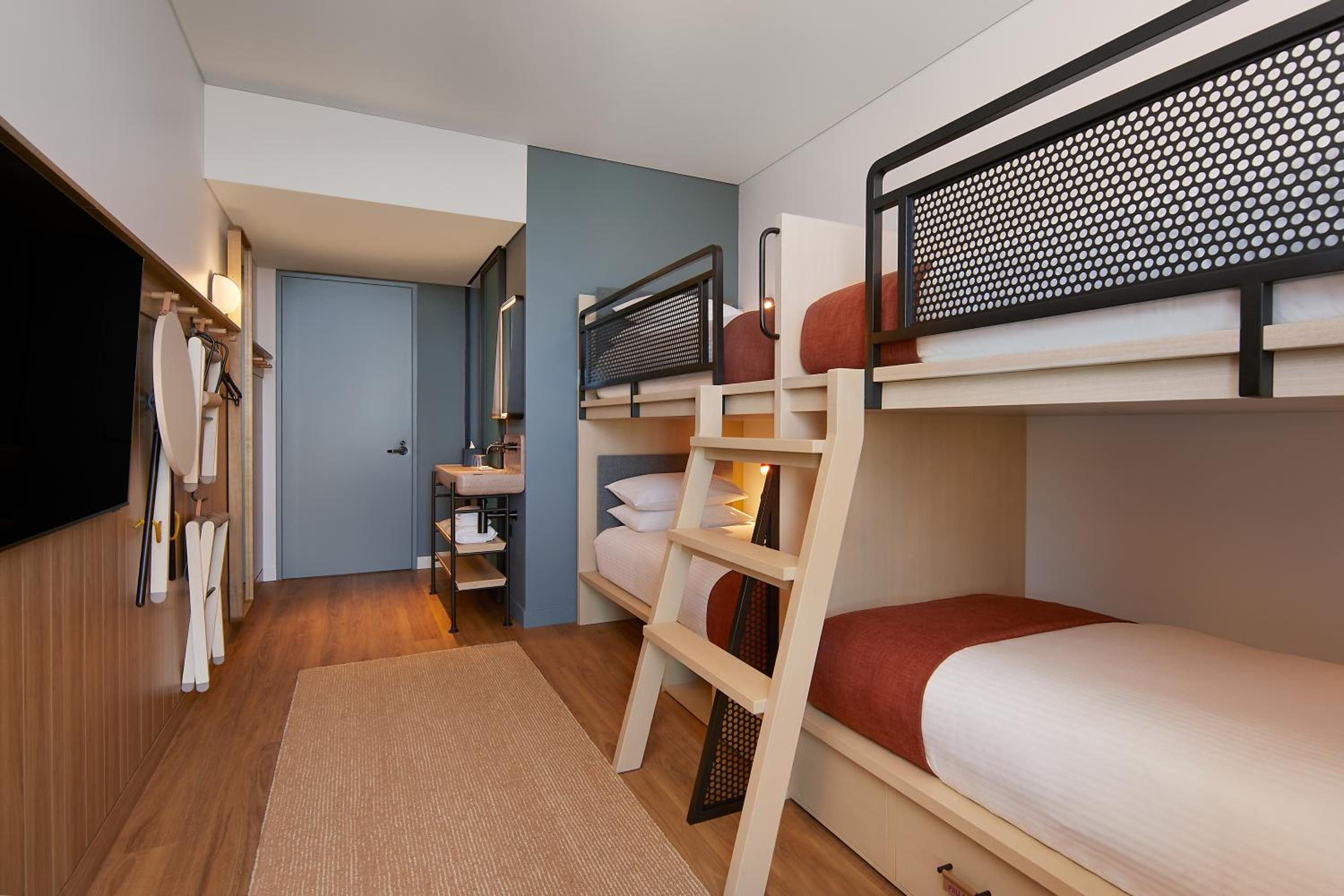 Moxy Family Bunkhouse - Connecting Room thumbnail 5