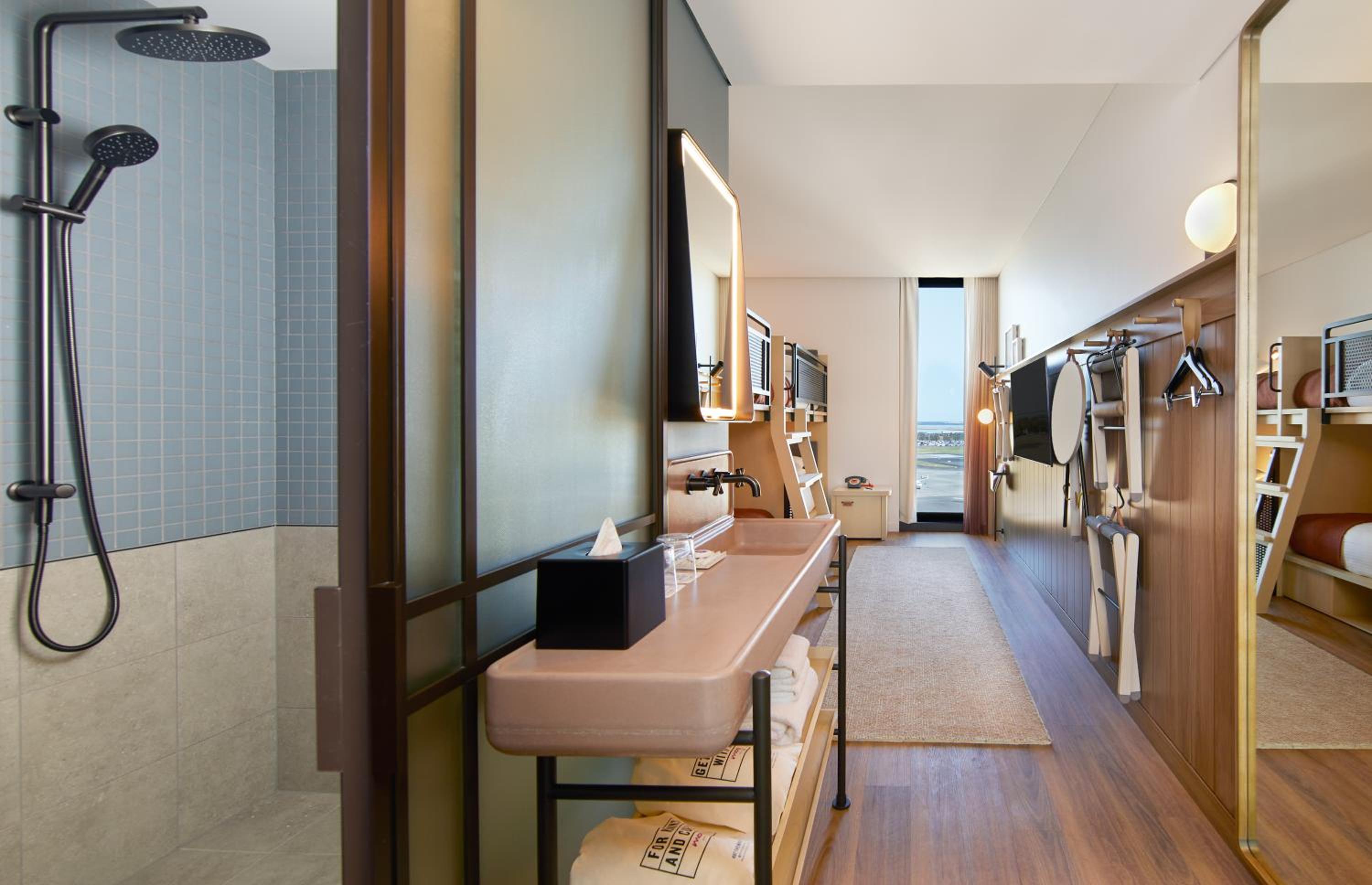 Moxy Family Bunkhouse - Connecting Room