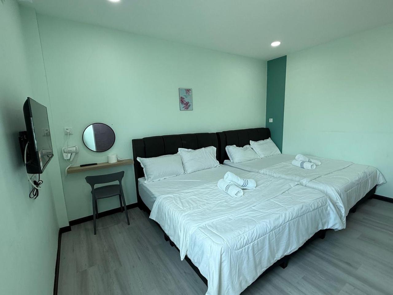 Deluxe Queen Room with Two Queen Beds photo 1