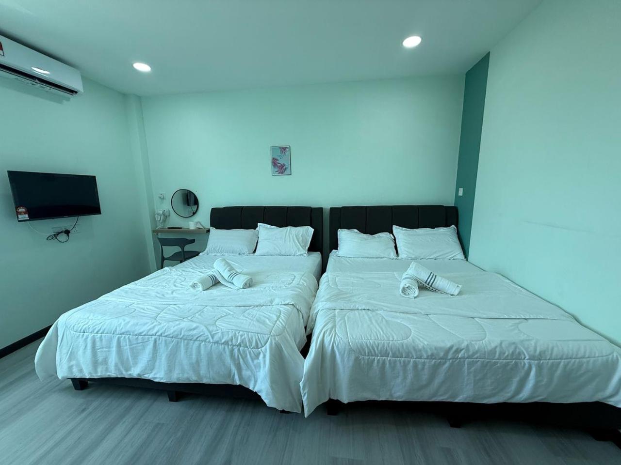 Deluxe Queen Room with Two Queen Beds photo 2