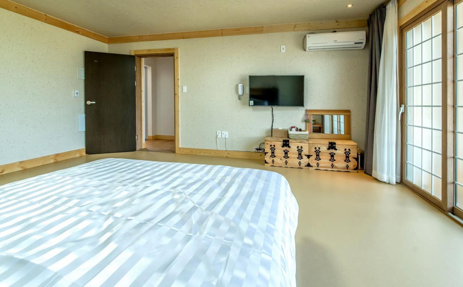Studio with Ocean View - Photo 2