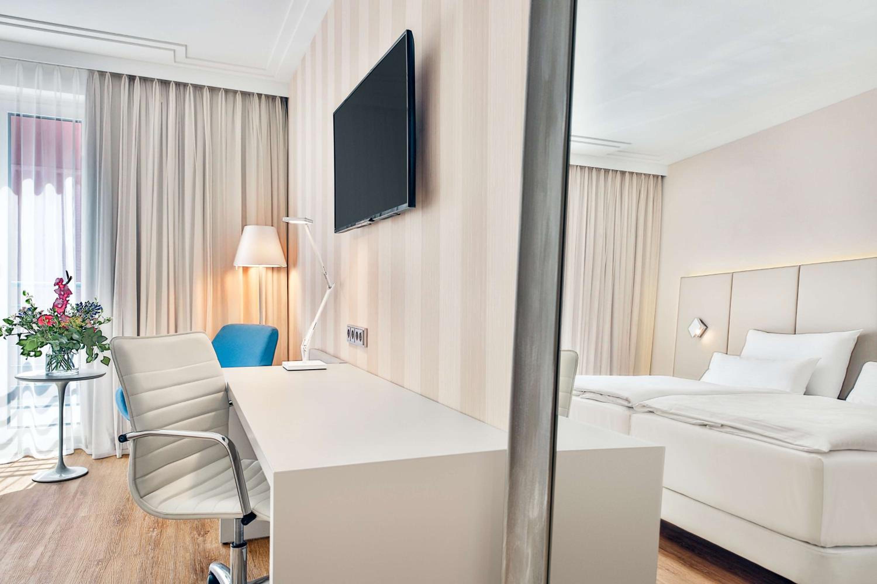 Premium Double or Twin Room with Extra Bed - Photo 3