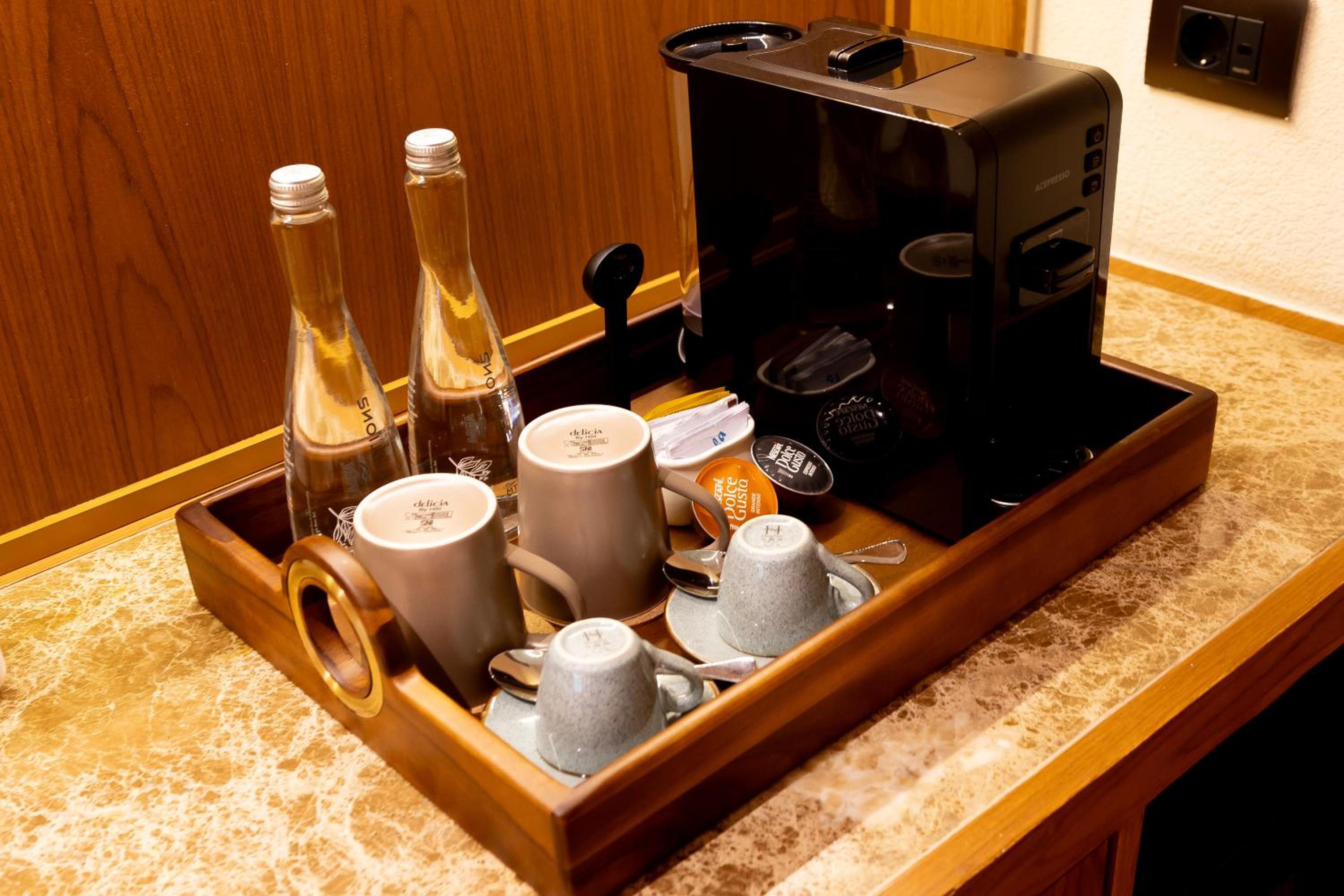 Premium Suite with Jacuzzi thumbnail 5