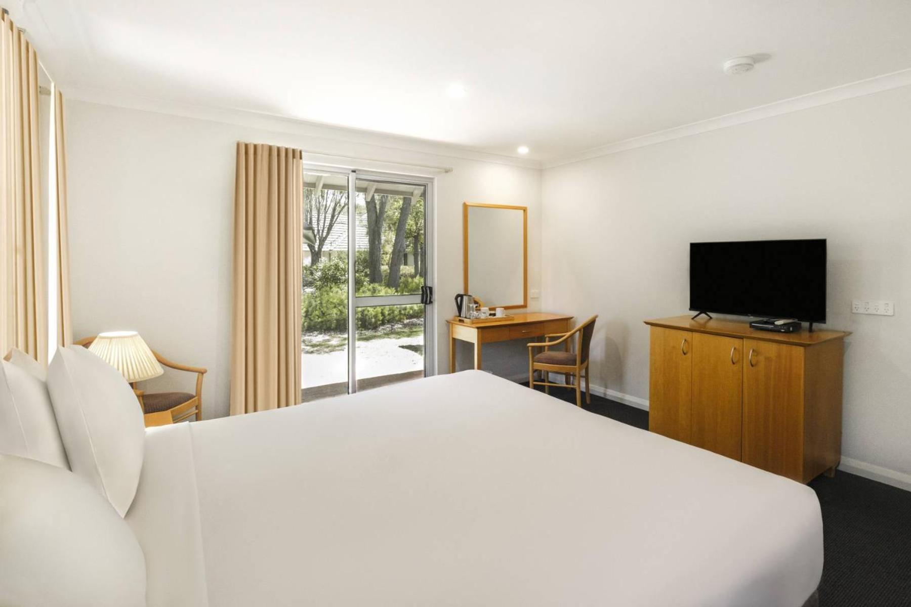 Superior King Room - Photo 5