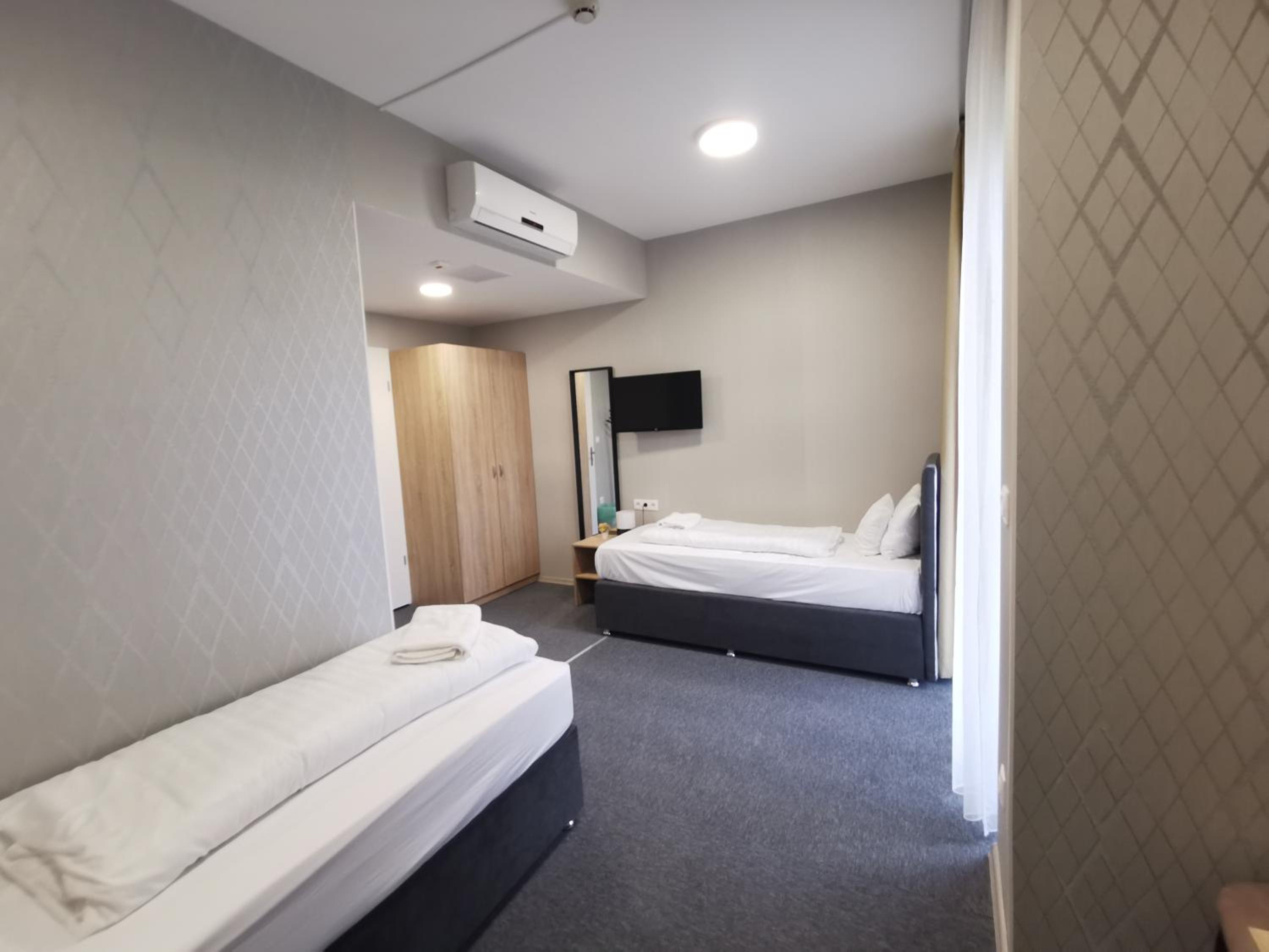 Twin Room - Disability Access photo 1