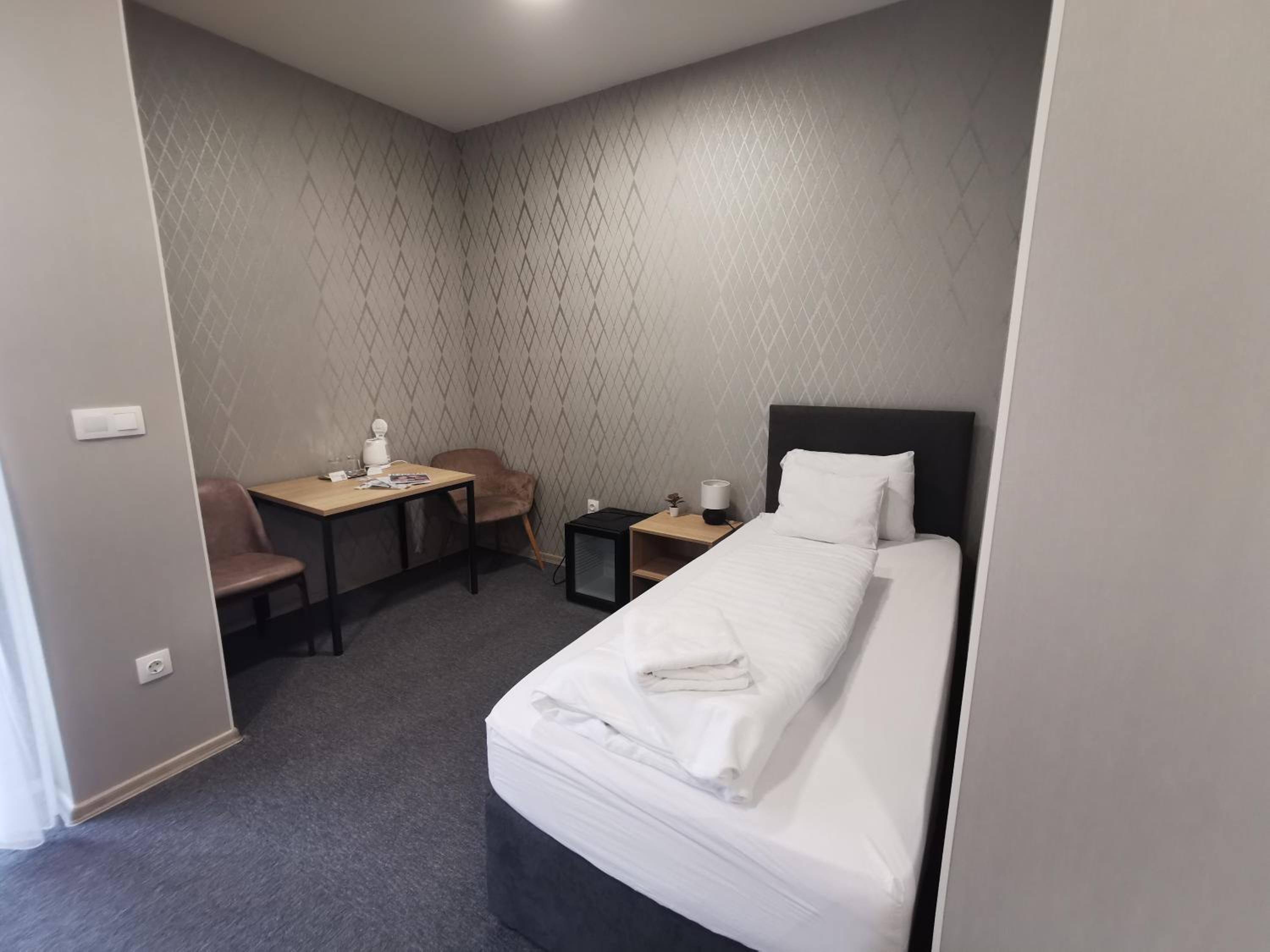 Twin Room - Disability Access photo 2