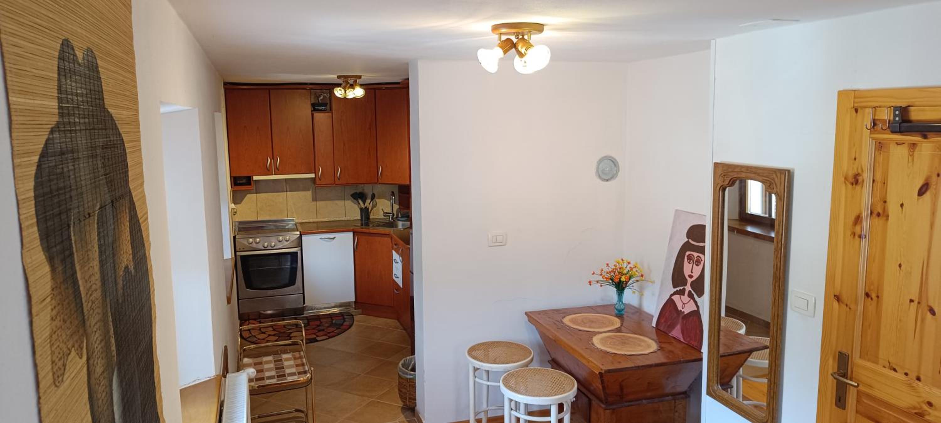 One-Bedroom Apartment - Photo 2