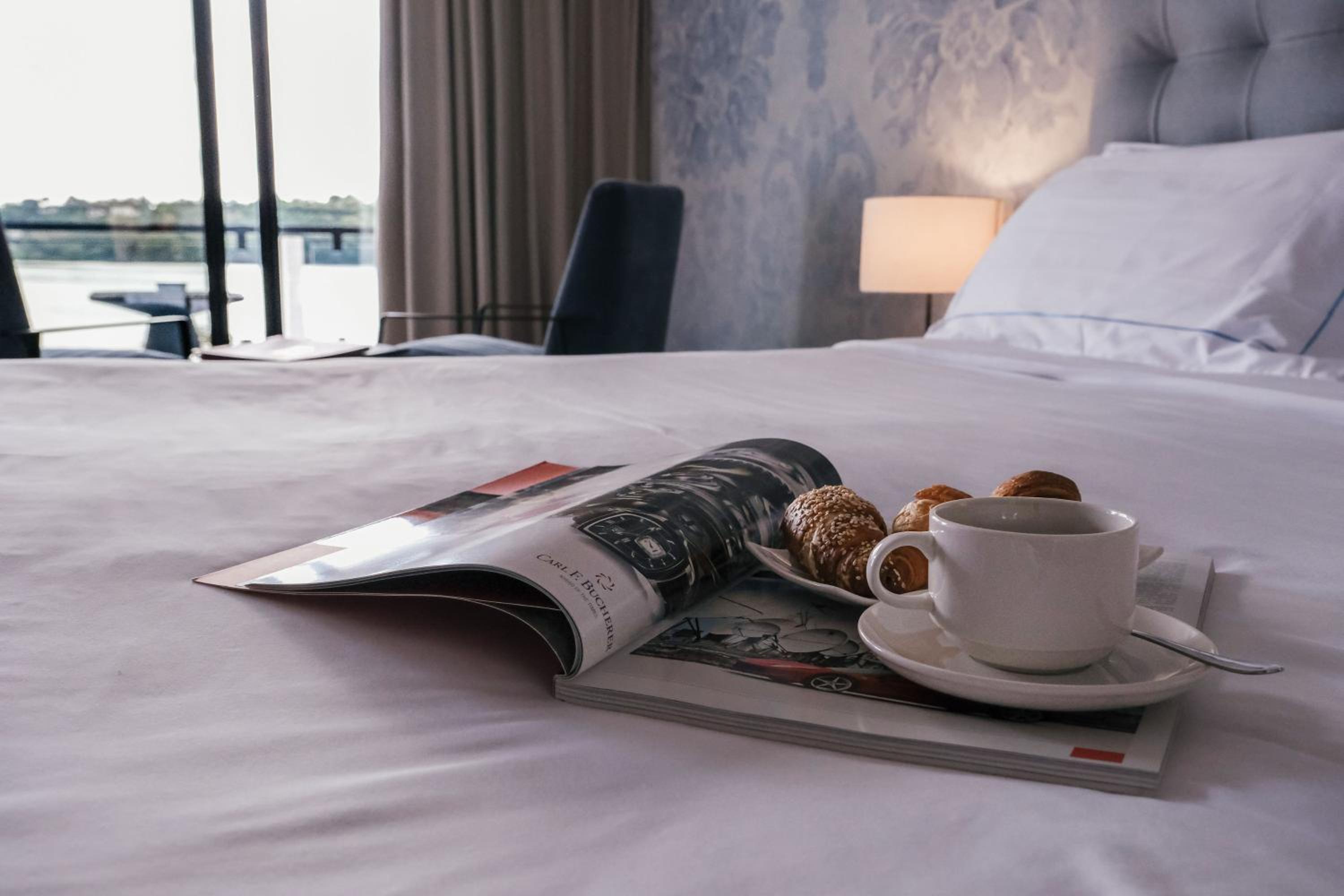 Deluxe Panoramic Double Room with Terrace and Lake View - Photo 3