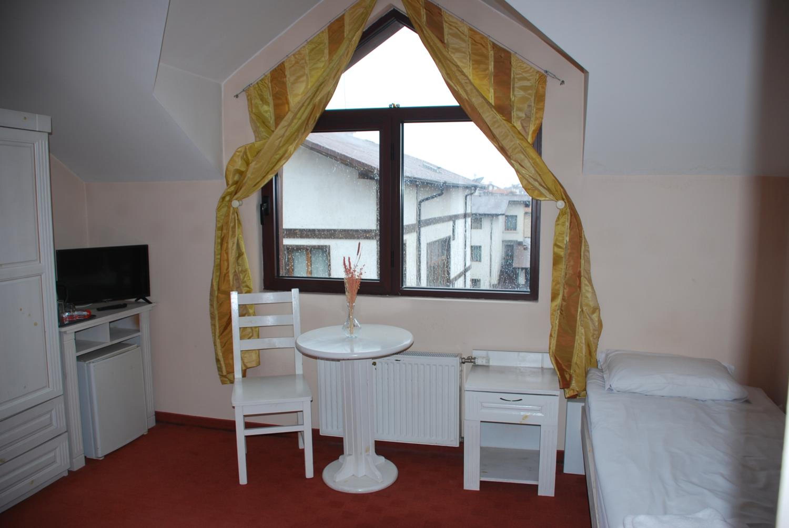 Family Room with Balcony photo 2