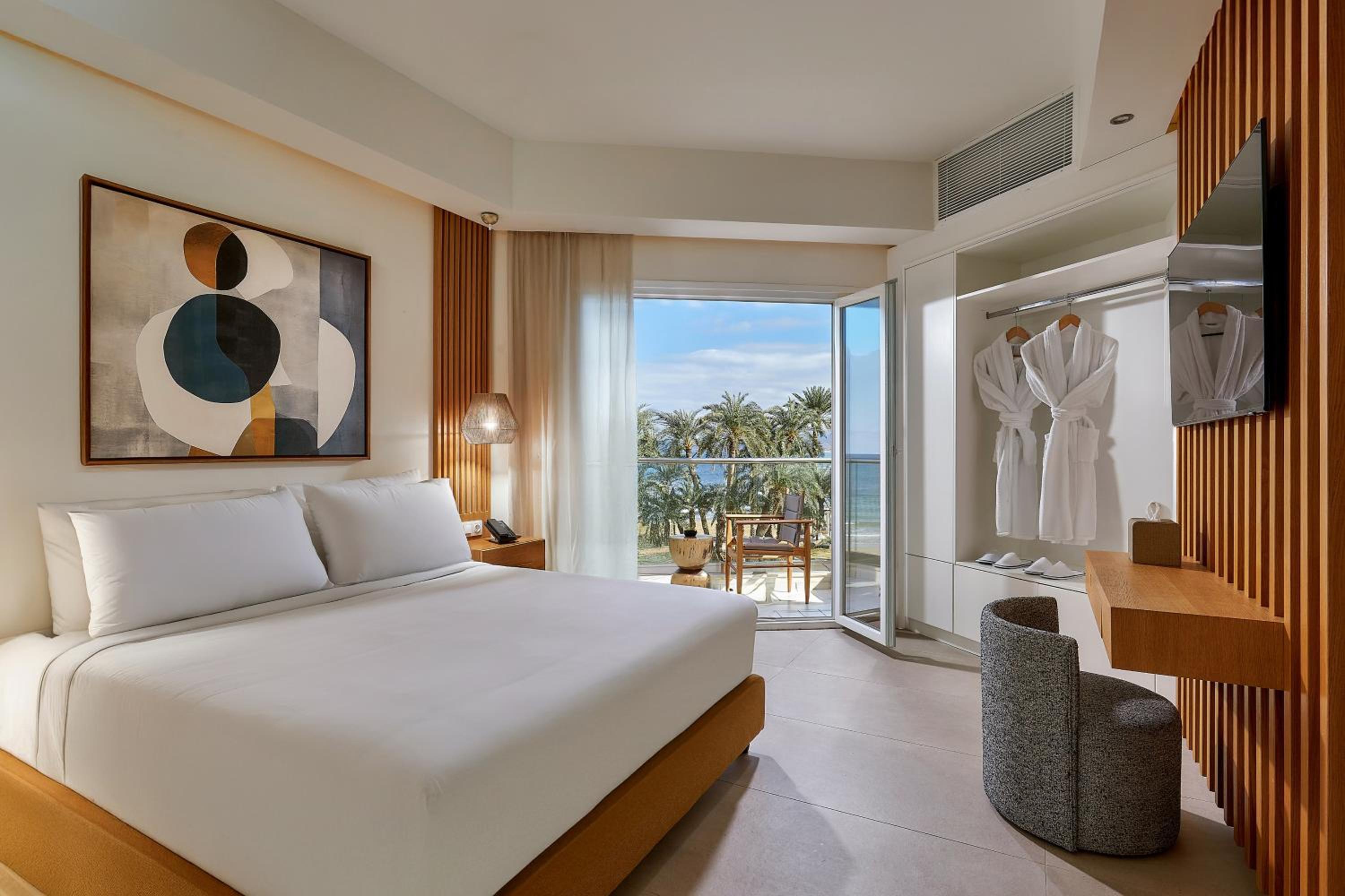 Classic King Room with Balcony - Inland View