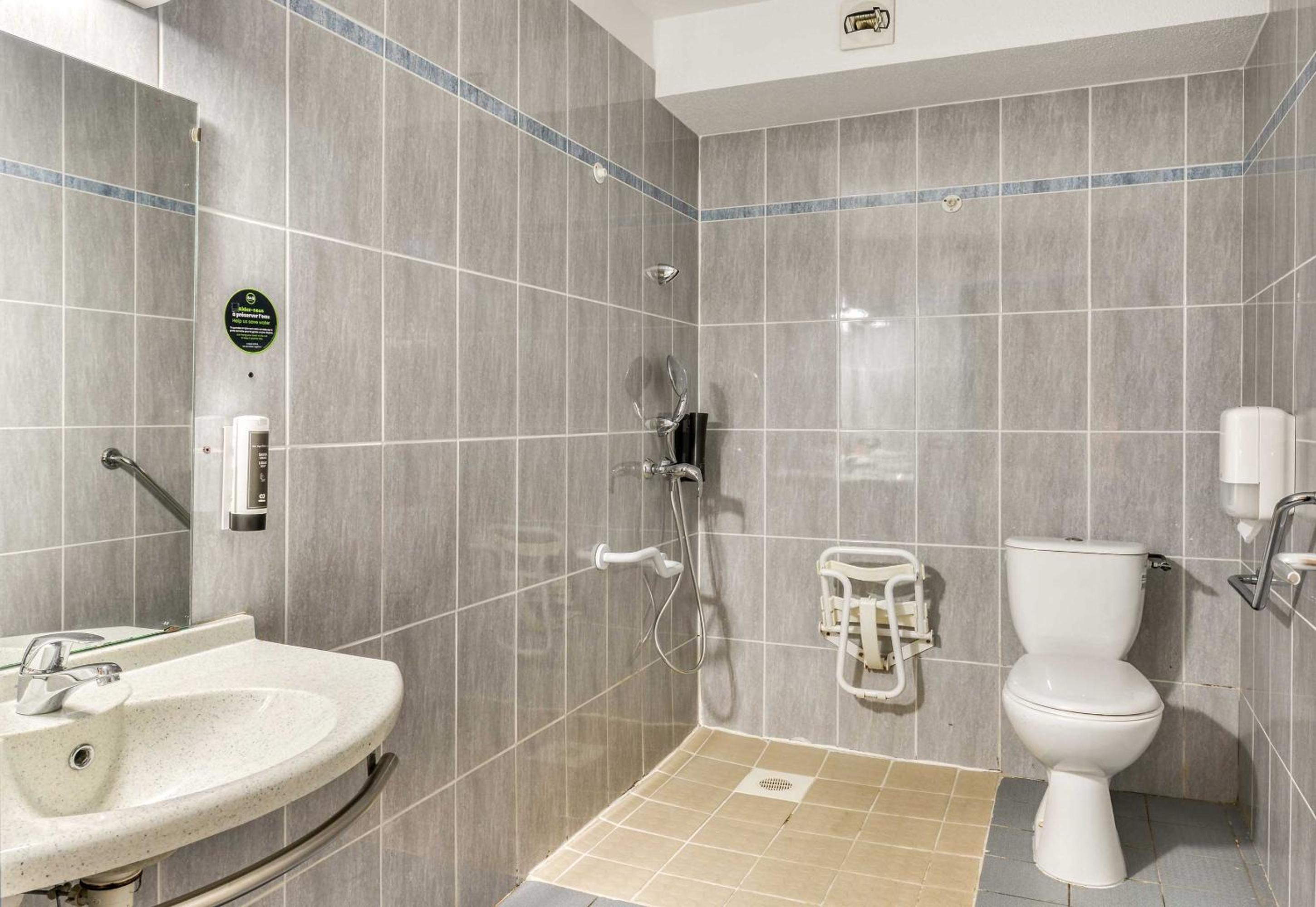 Double Room - Disability Access photo 2