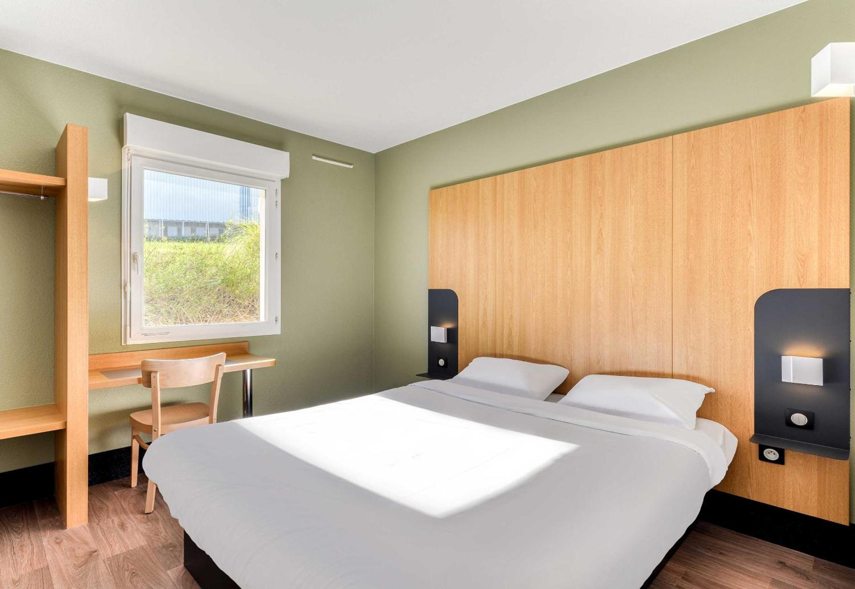 Double Room - Disability Access photo 3