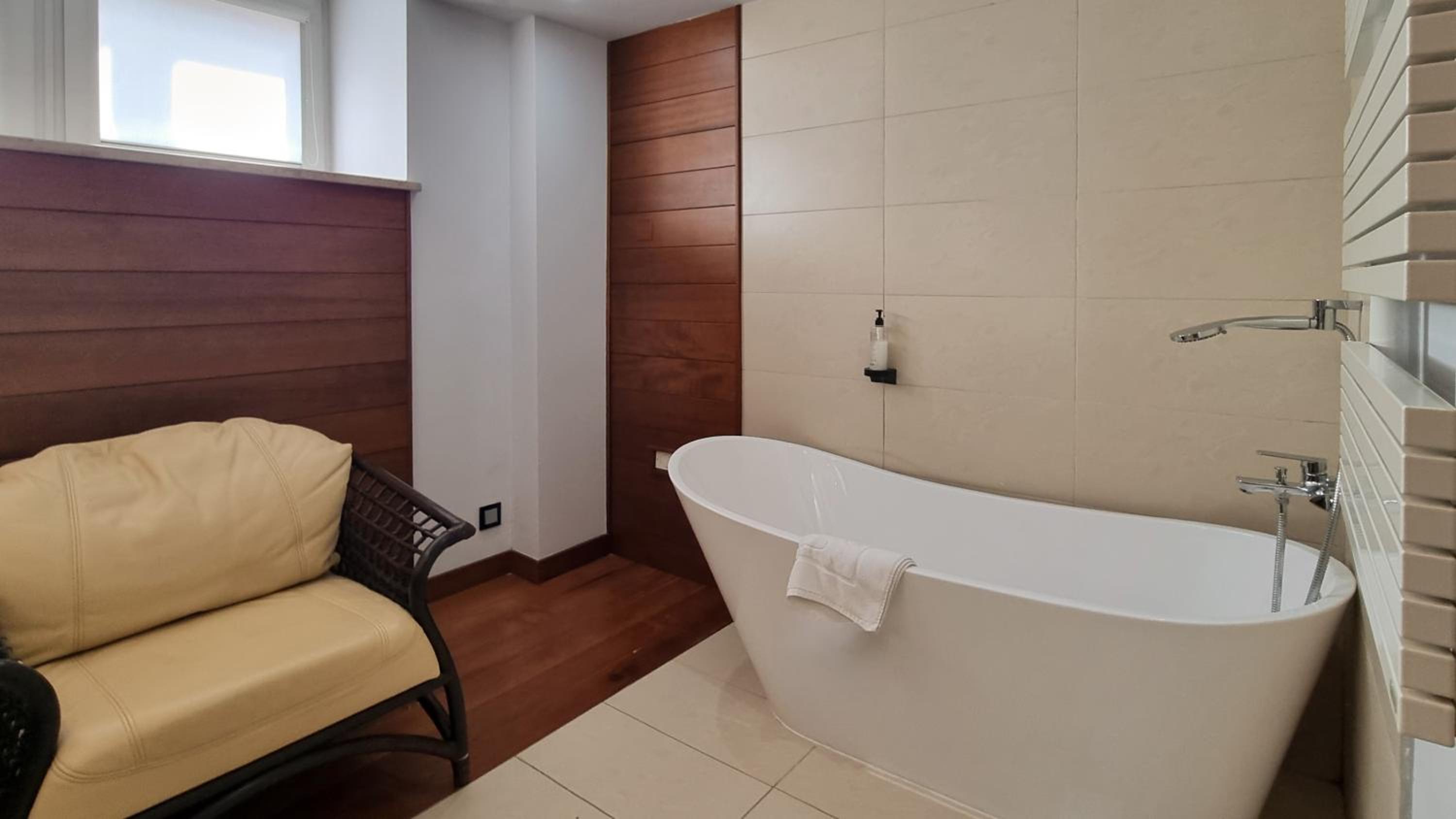 Luxury Quadruple Room - Photo 1