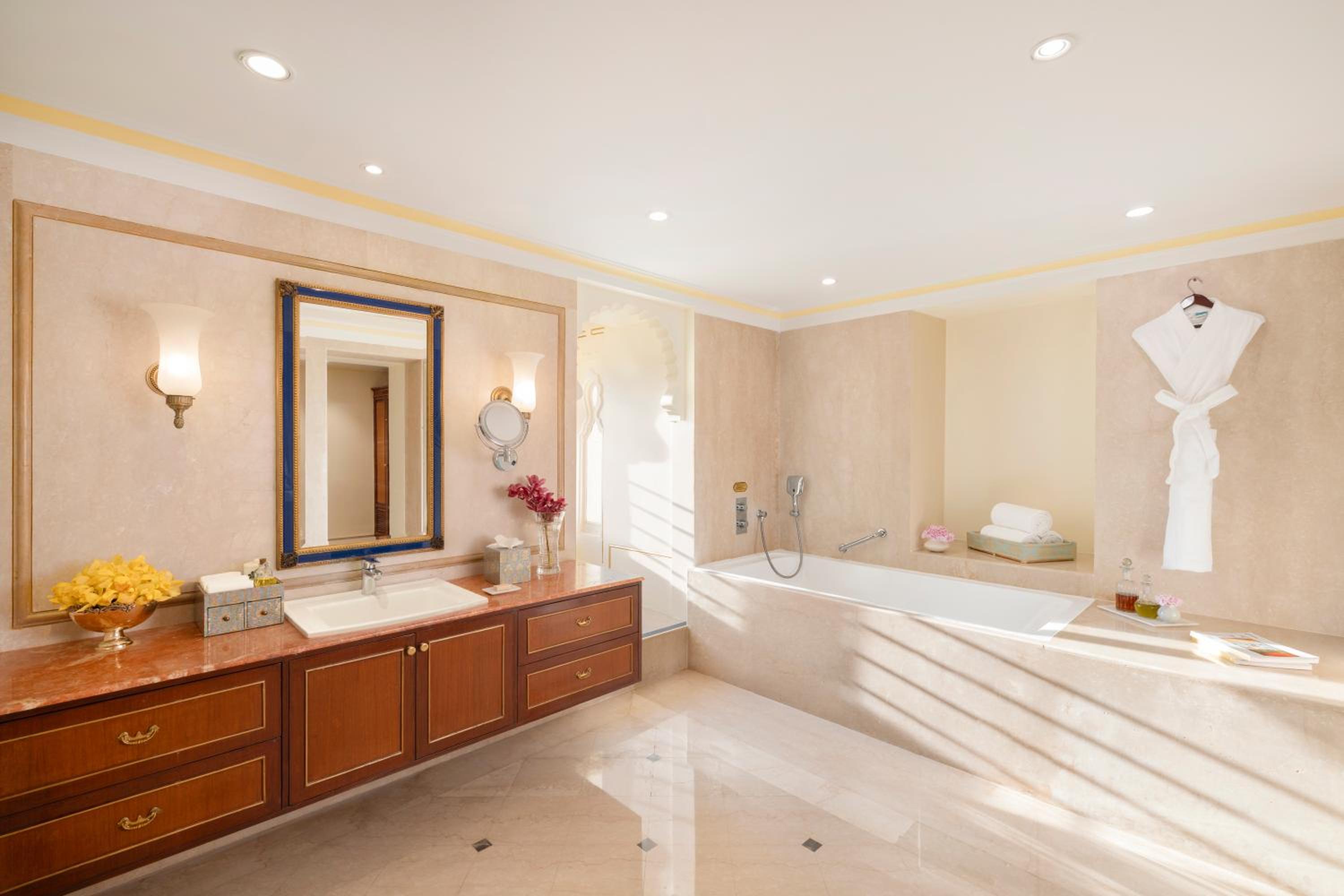 Grand Luxury Suite Lake View - Photo 5