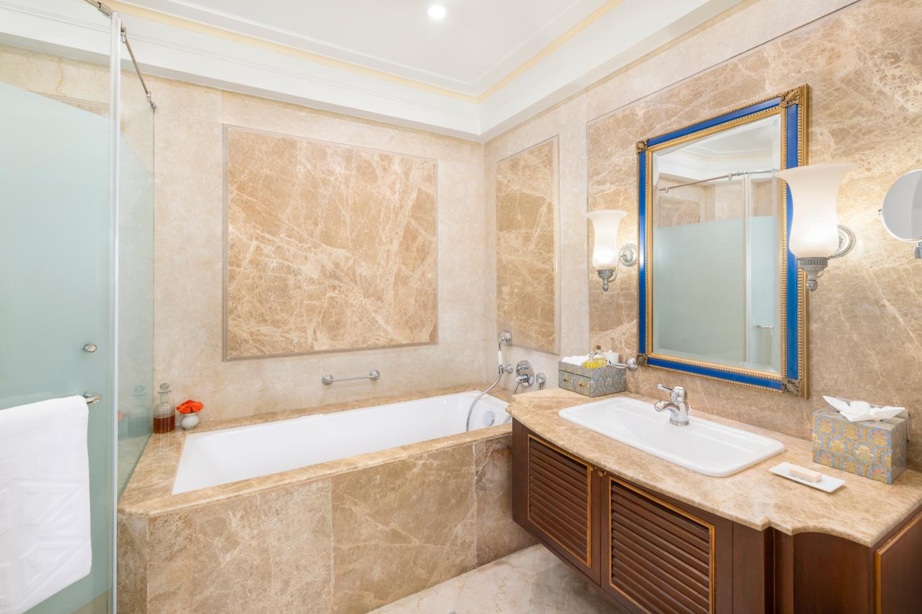 Luxury Suite Lake View - Photo 4