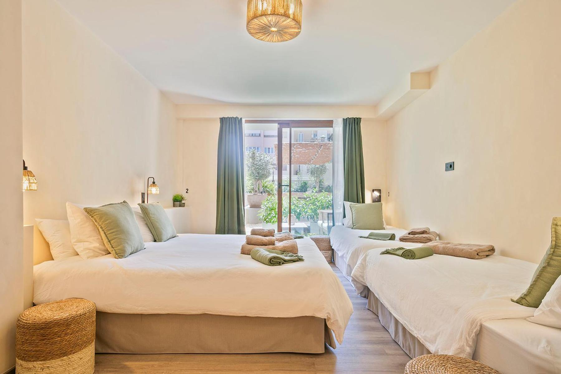 Family Room with Balcony photo 3