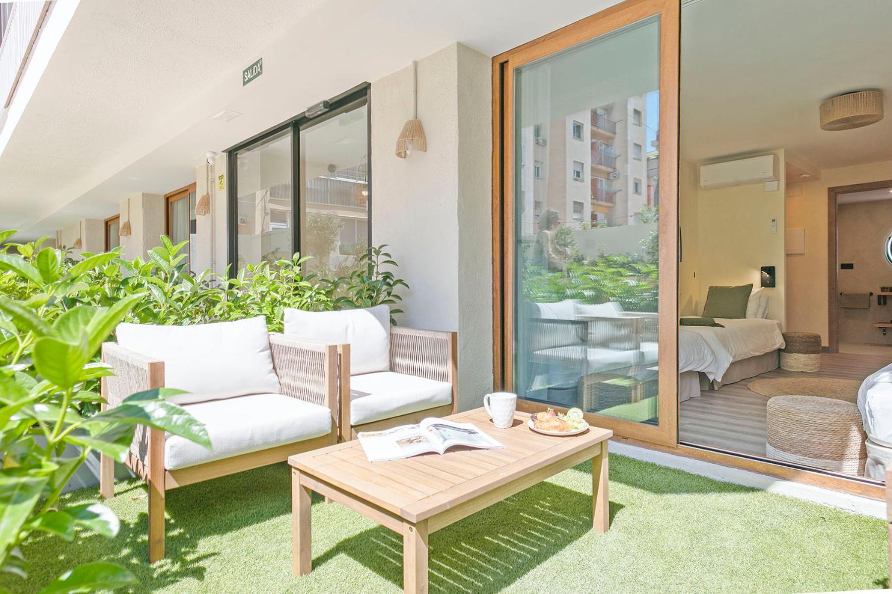 Family Room with Balcony photo 2