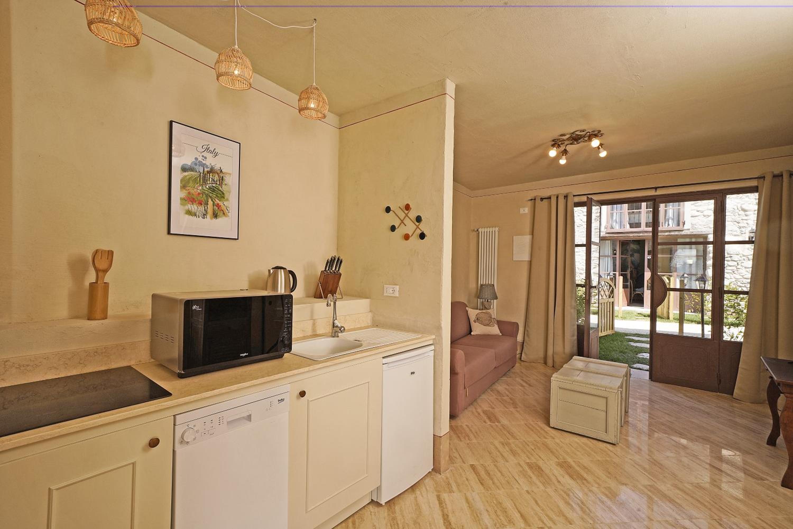 One-Bedroom Apartment photo 1