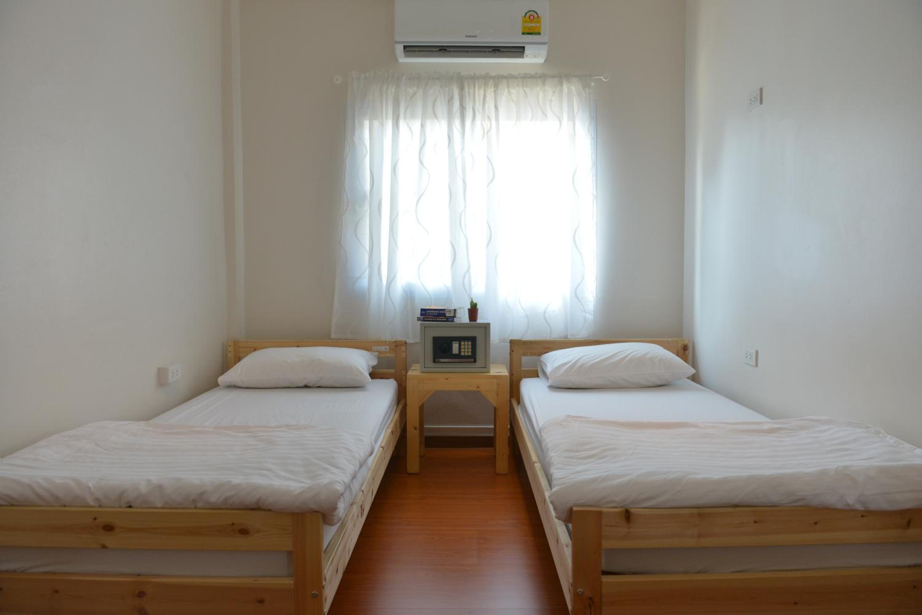 Twin Room with Shared Bathroom photo 2