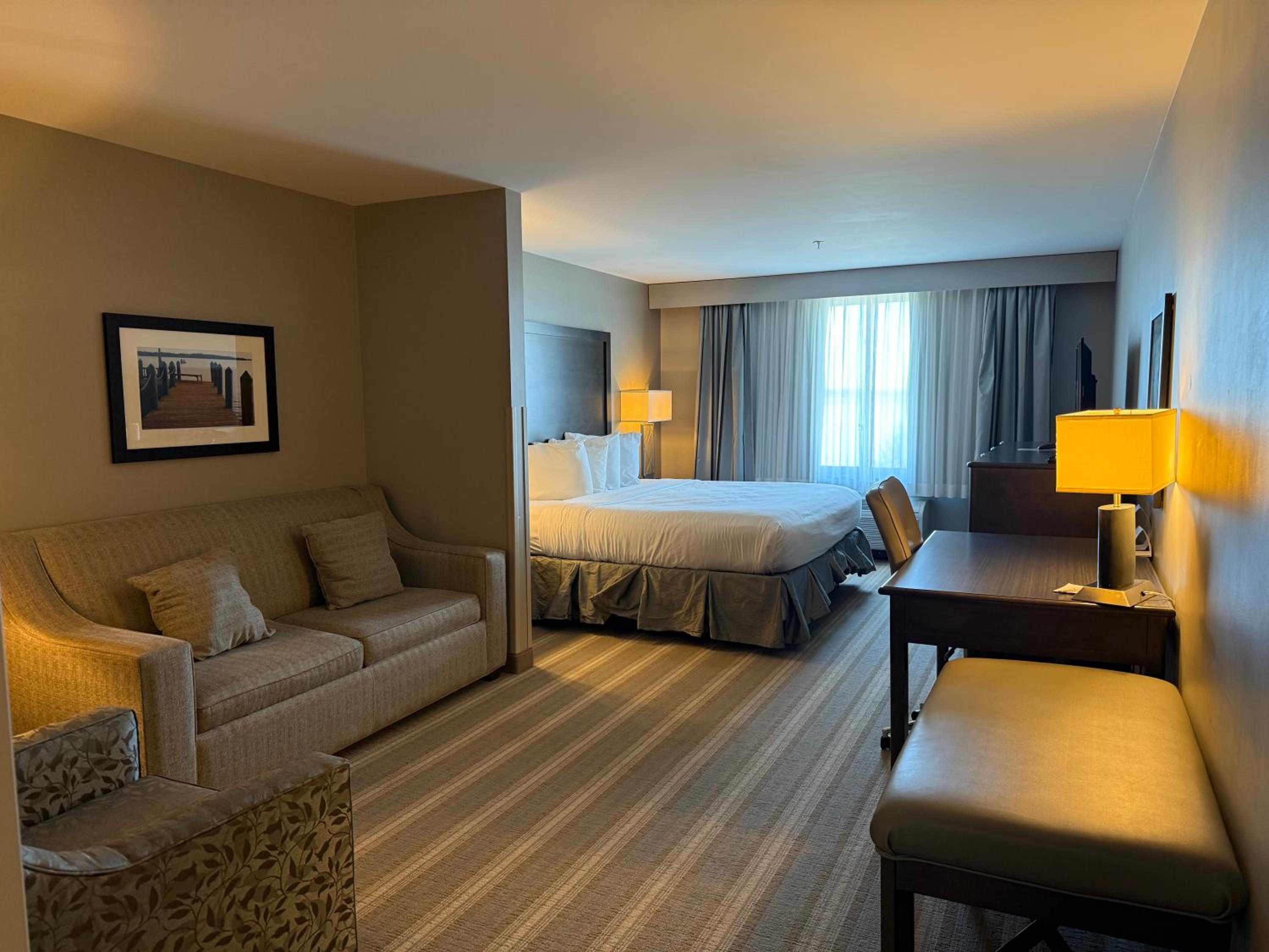King Suite with Lake View - Non-smoking photo 3