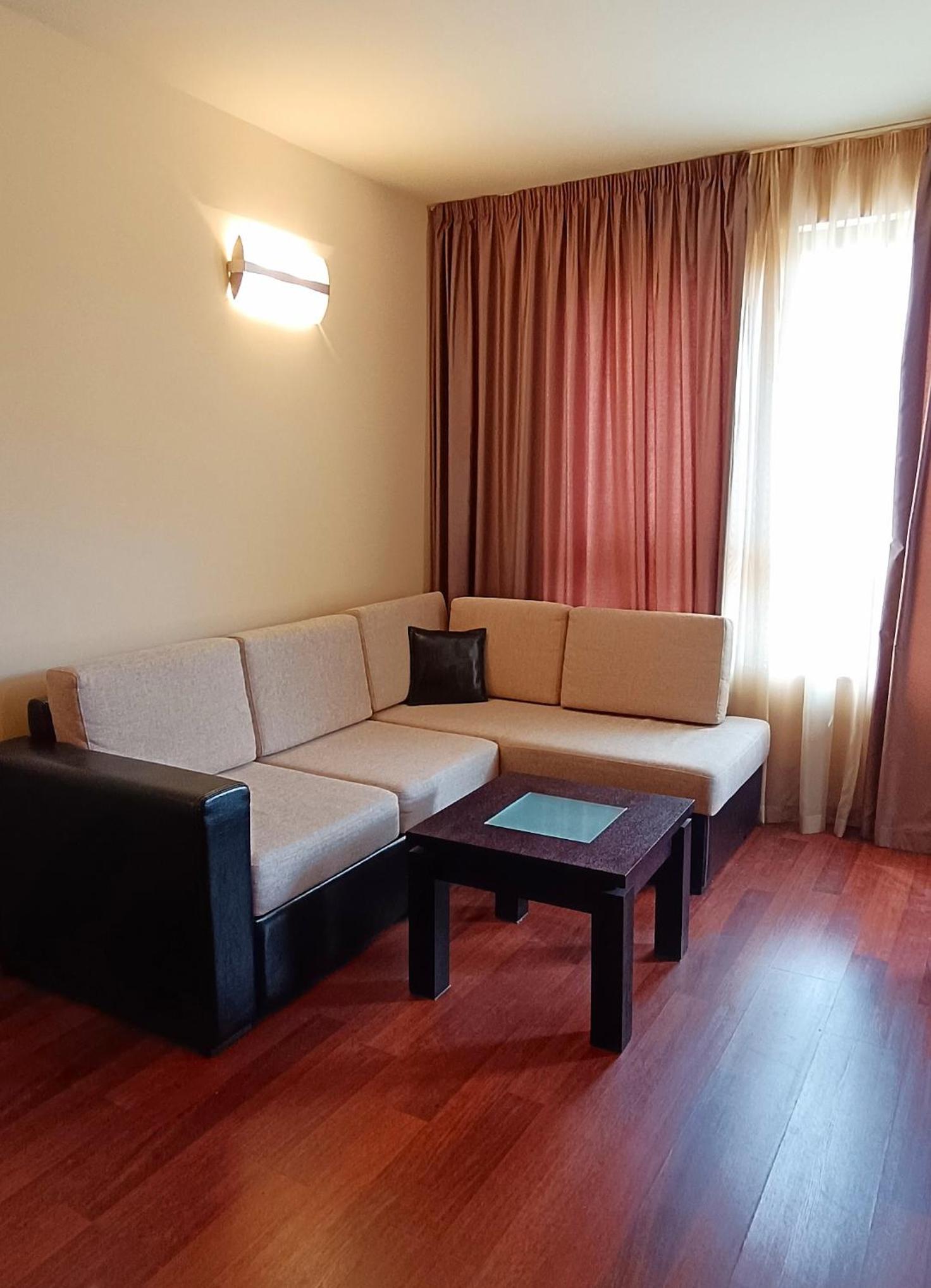 One-Bedroom Apartment with Balcony photo 3