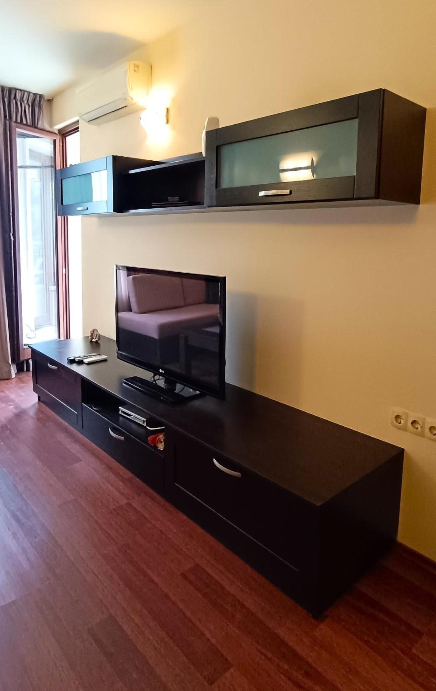 One-Bedroom Apartment with Balcony photo 1