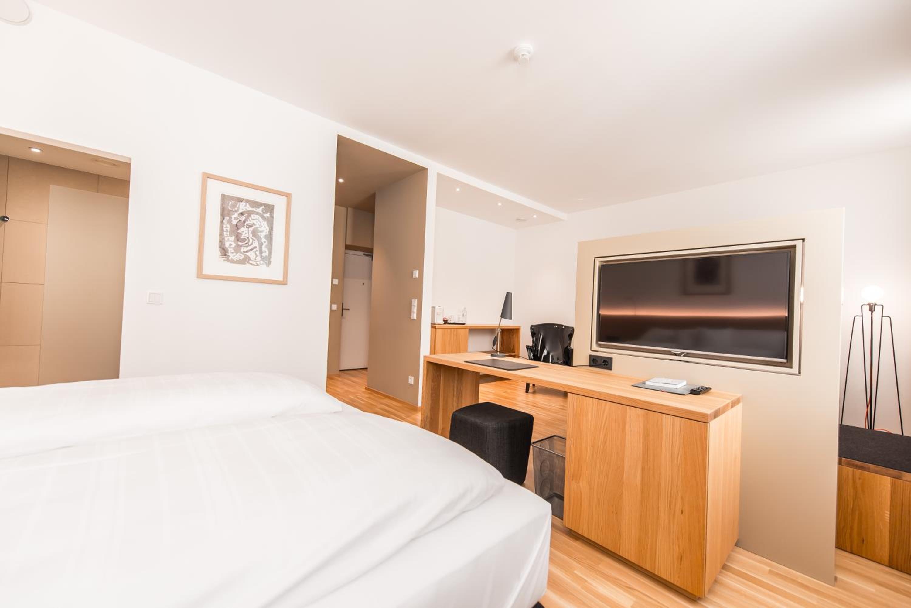 Business Double Room - Photo 1