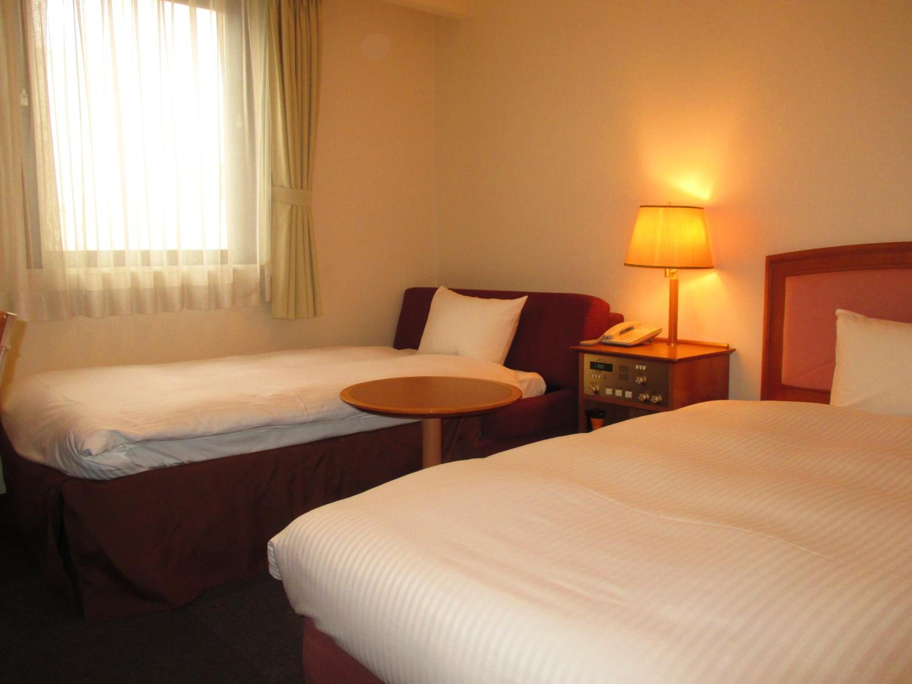 Twin Room - Smoking photo 1