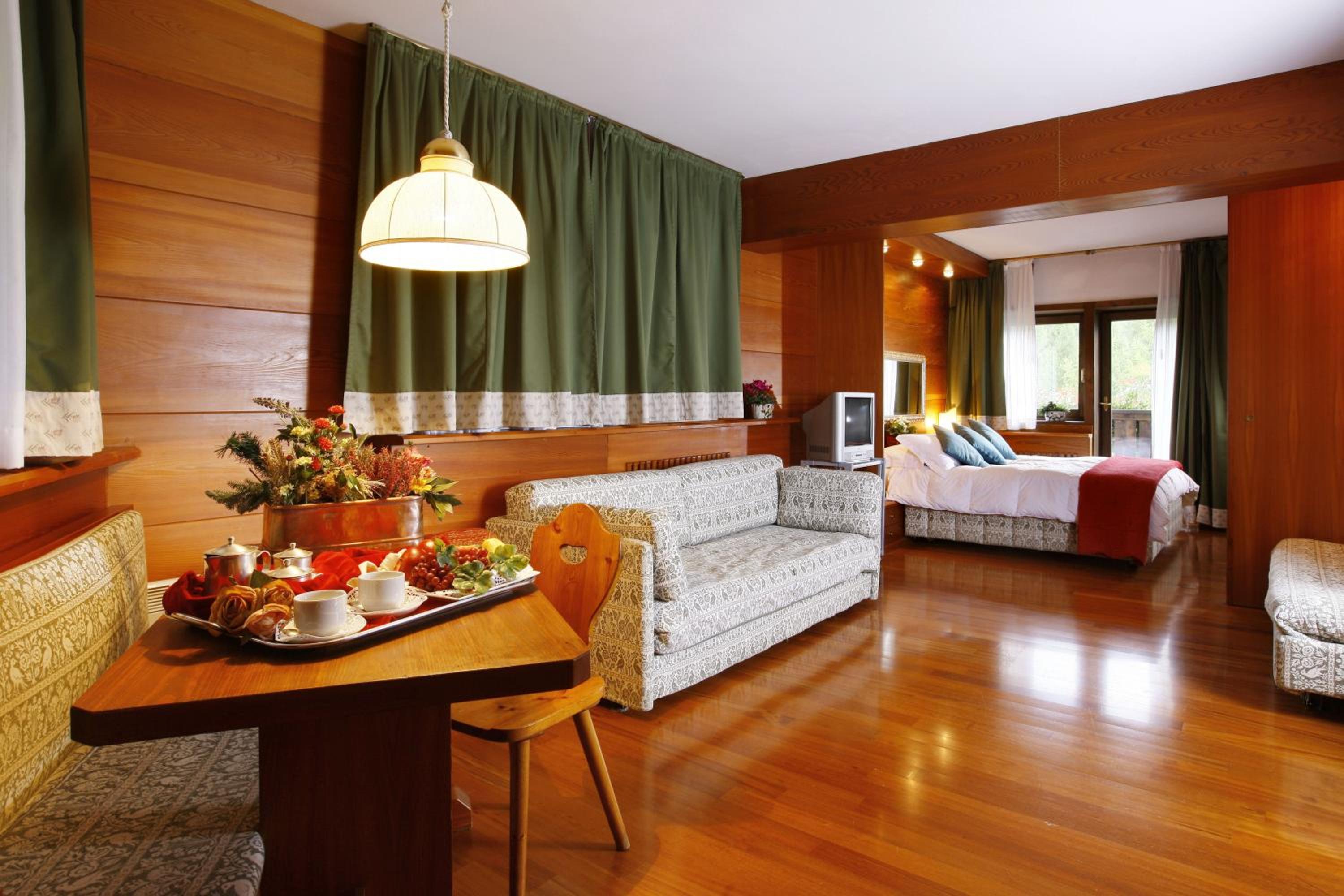 Comfort Suite  - Photo 1