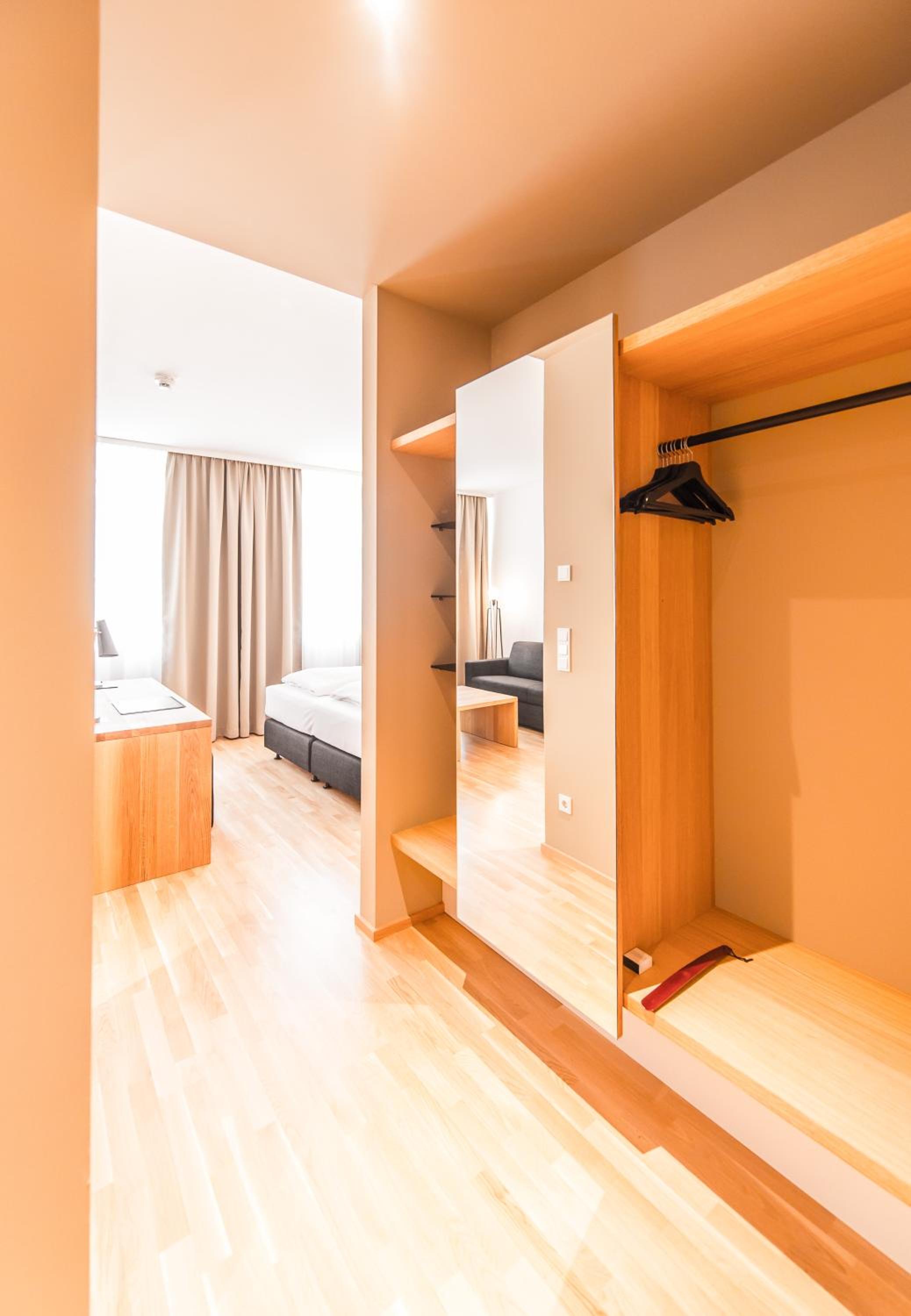 Business Double Room - Photo 4