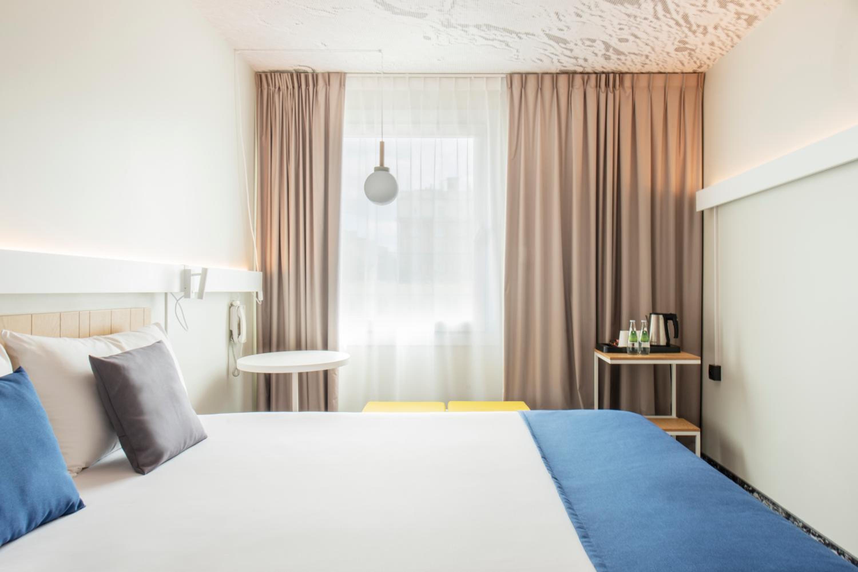 Premium Room with 1 Double Bed - Photo 2