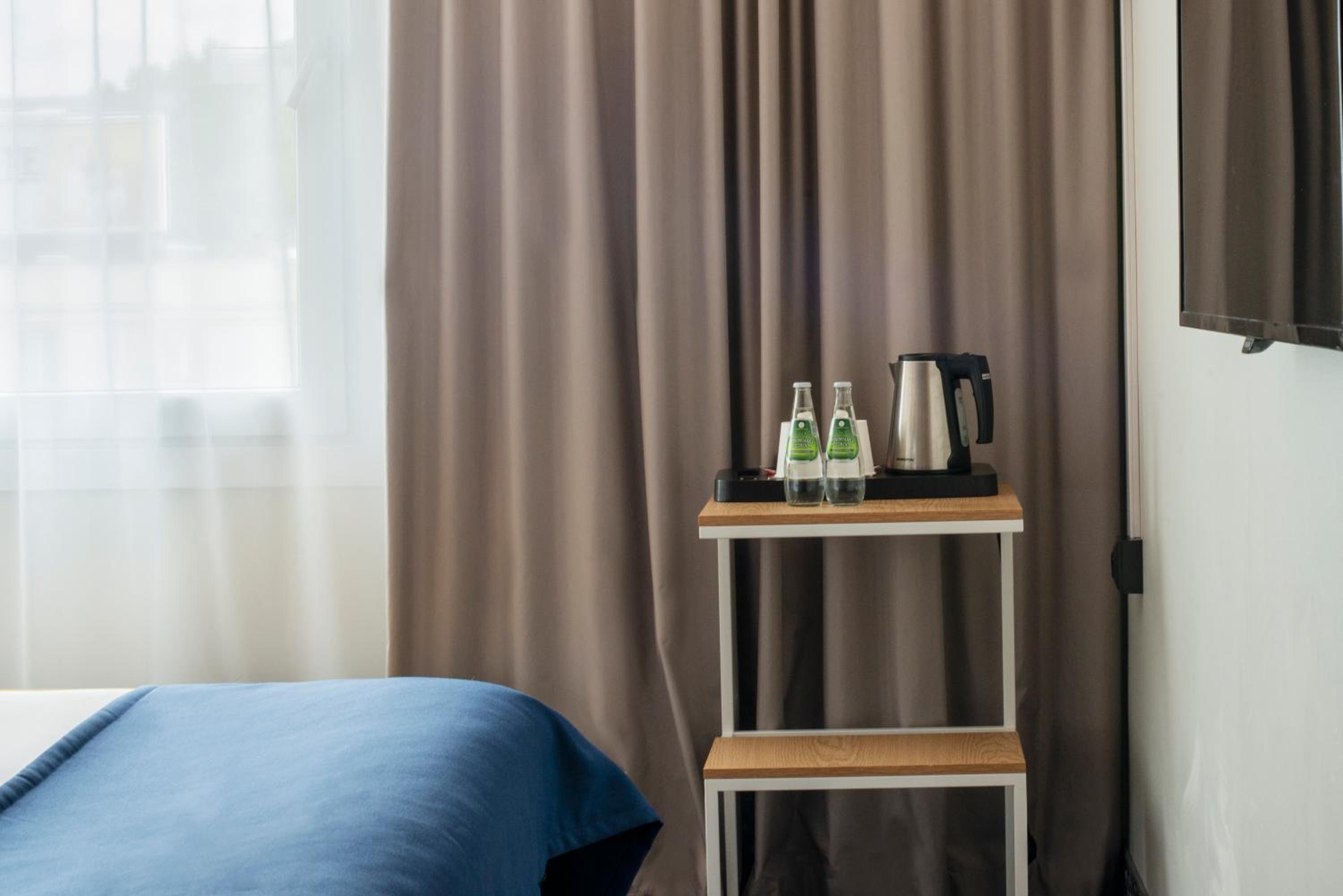 Premium Room with Two Single Beds - Photo 4