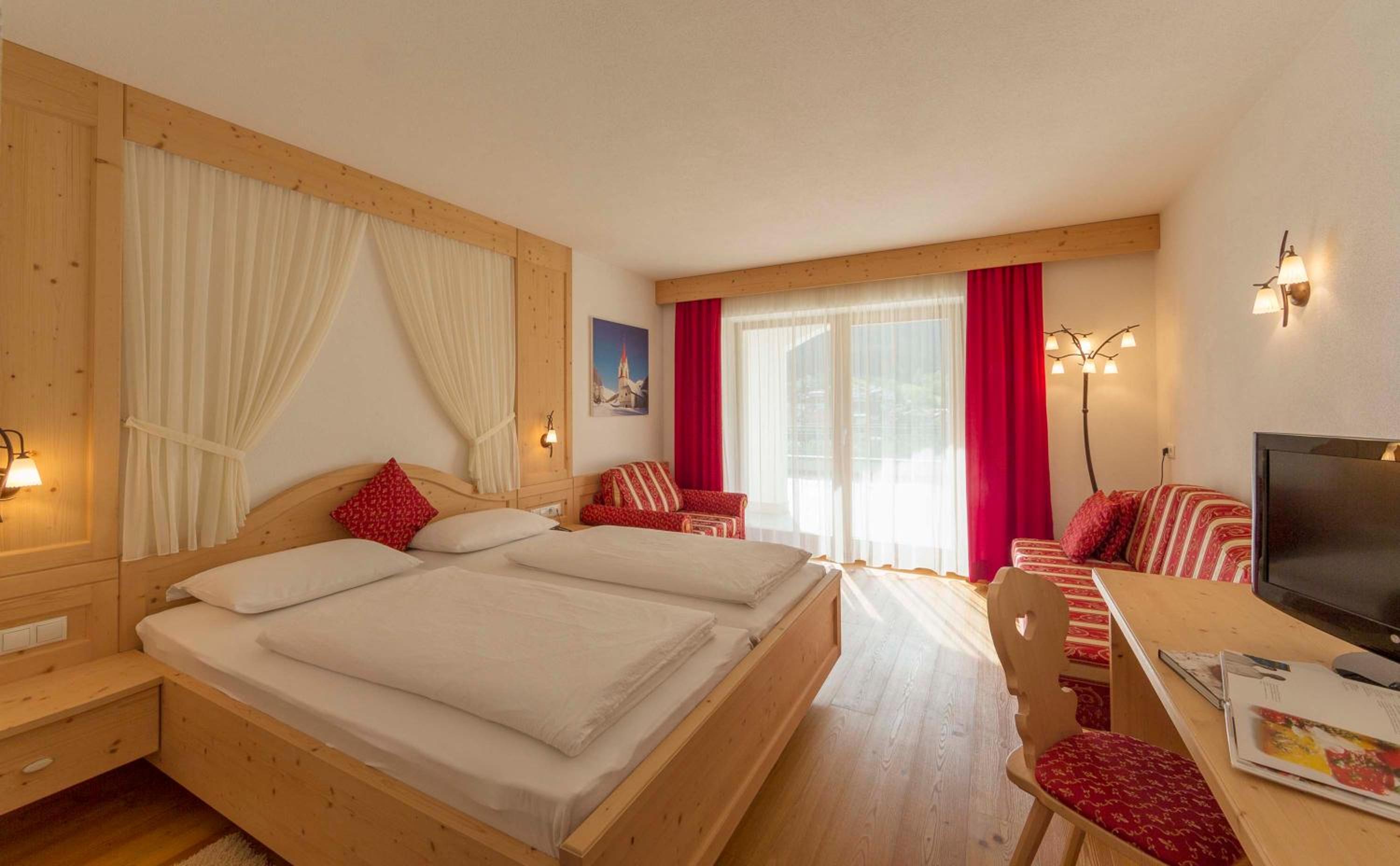 Double Room with Balcony and Mountain View - Photo 7