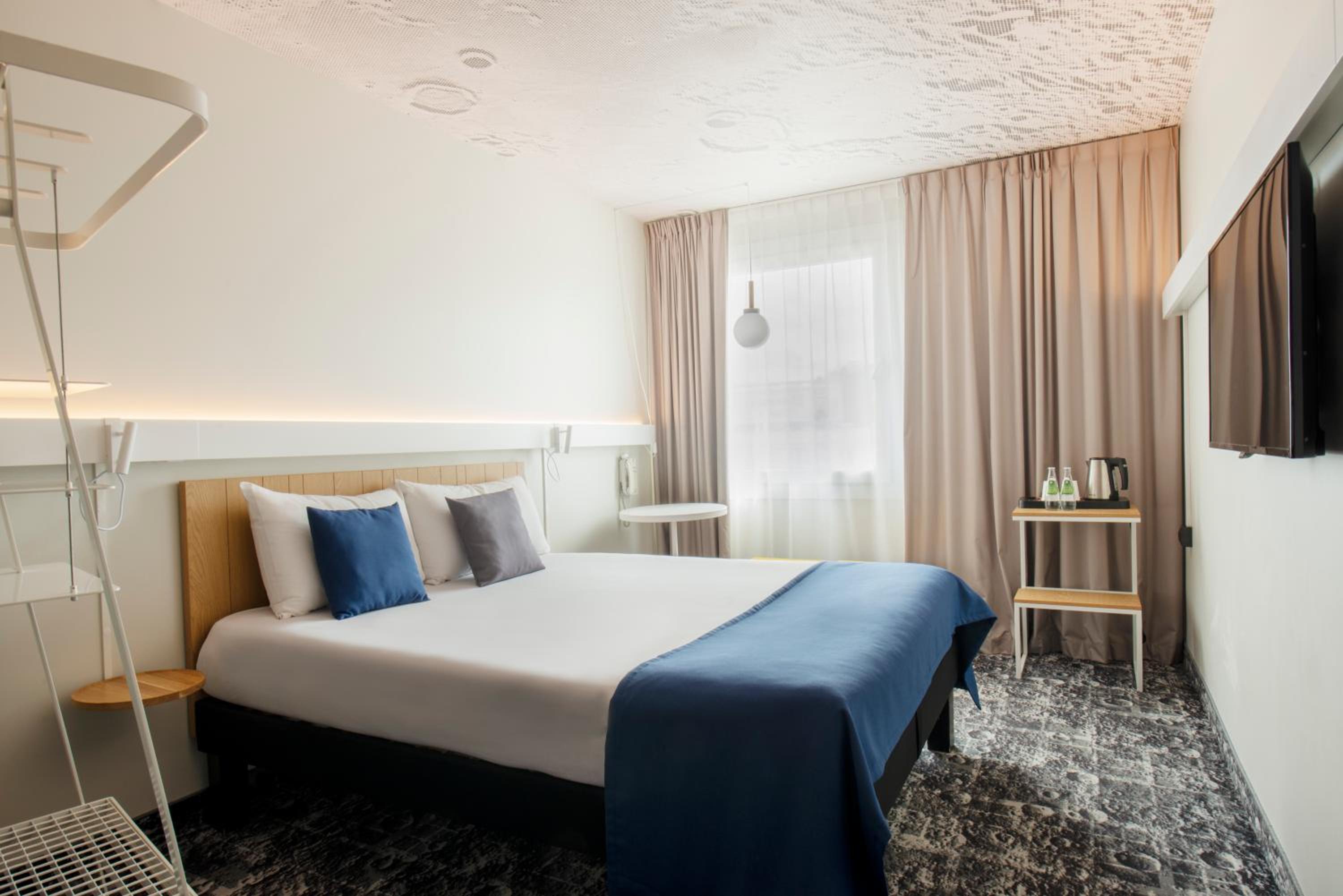 Premium Room with 1 Double Bed - Photo 3