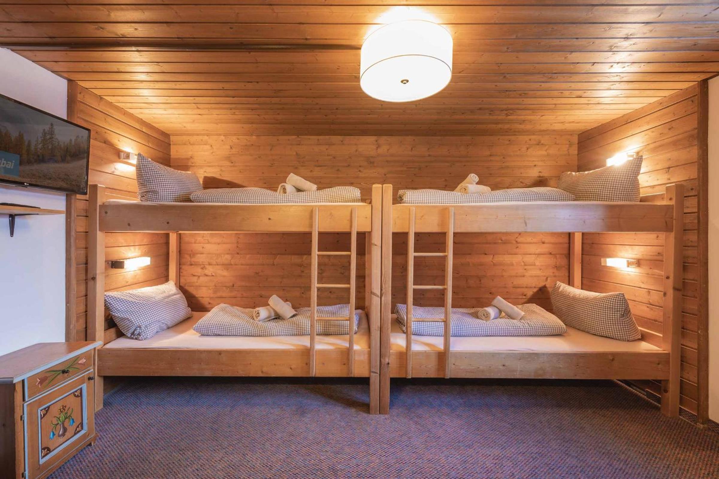 Quadruple Room with Shared Bathroom photo 3