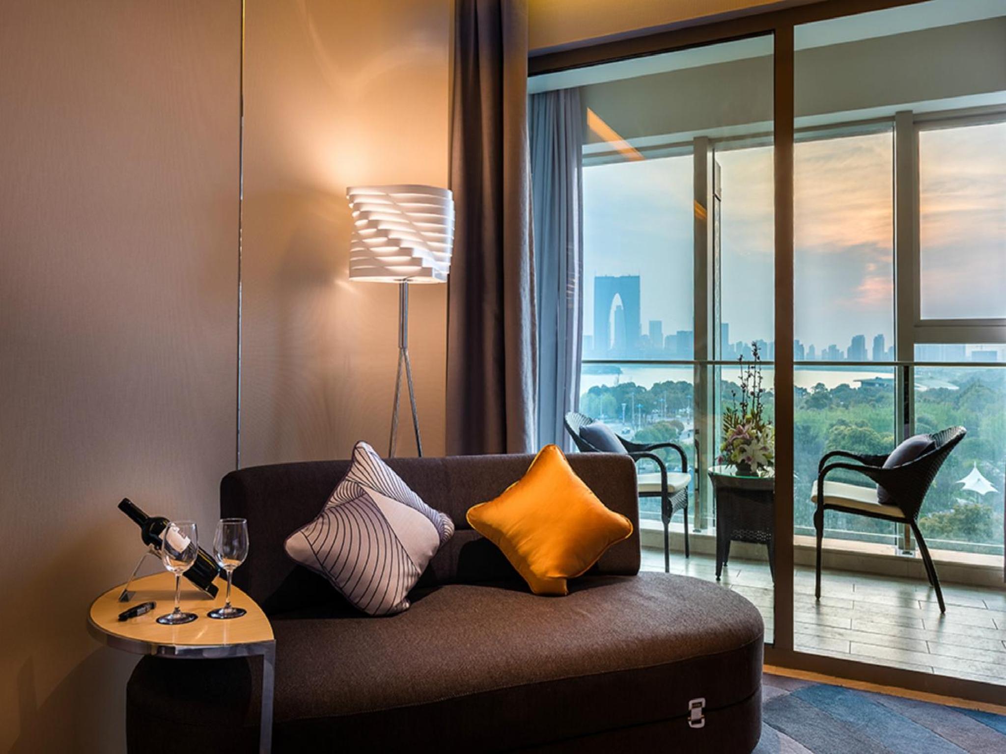 Deluxe King Room