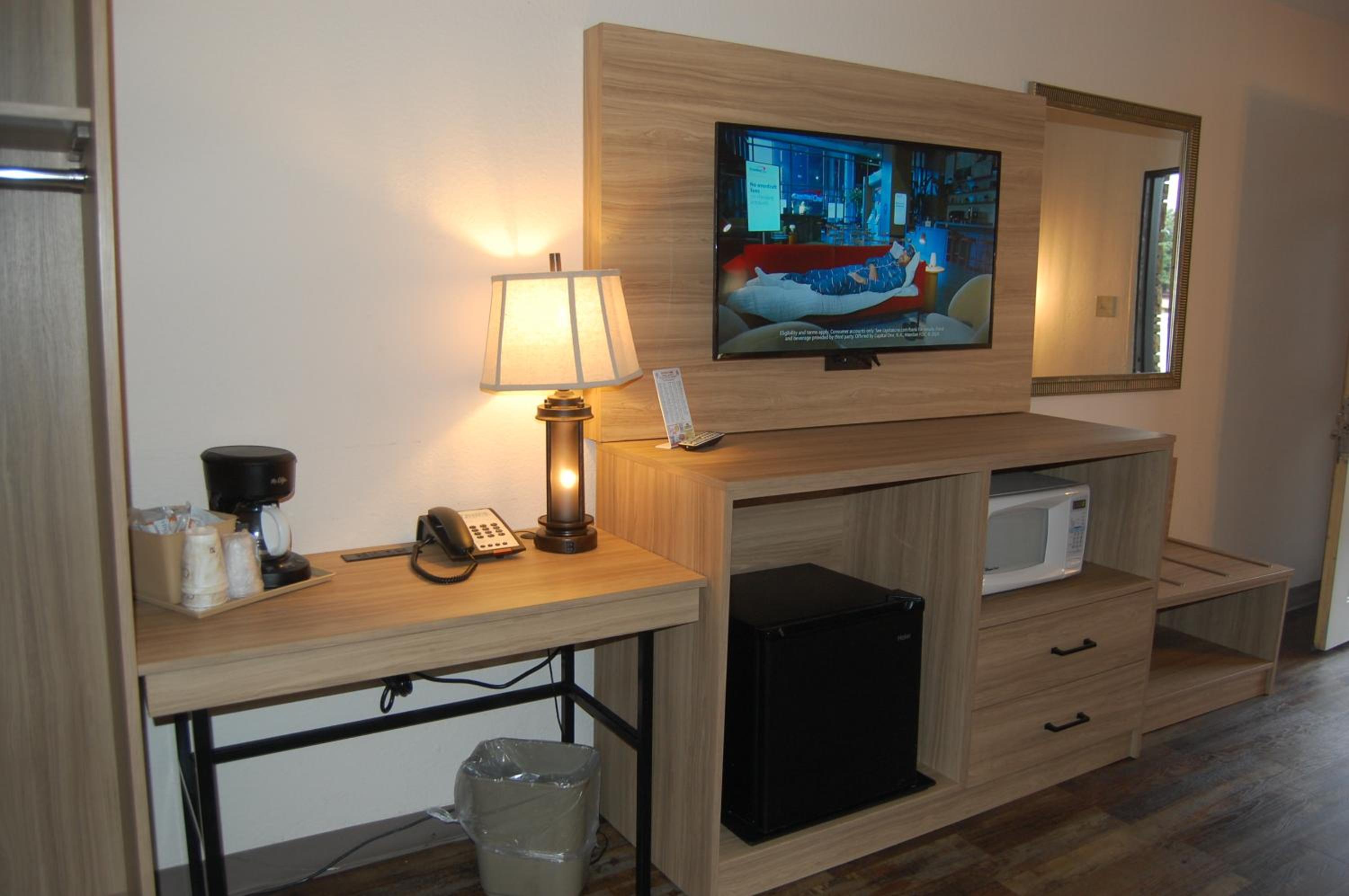 1 King Bed - Photo 2