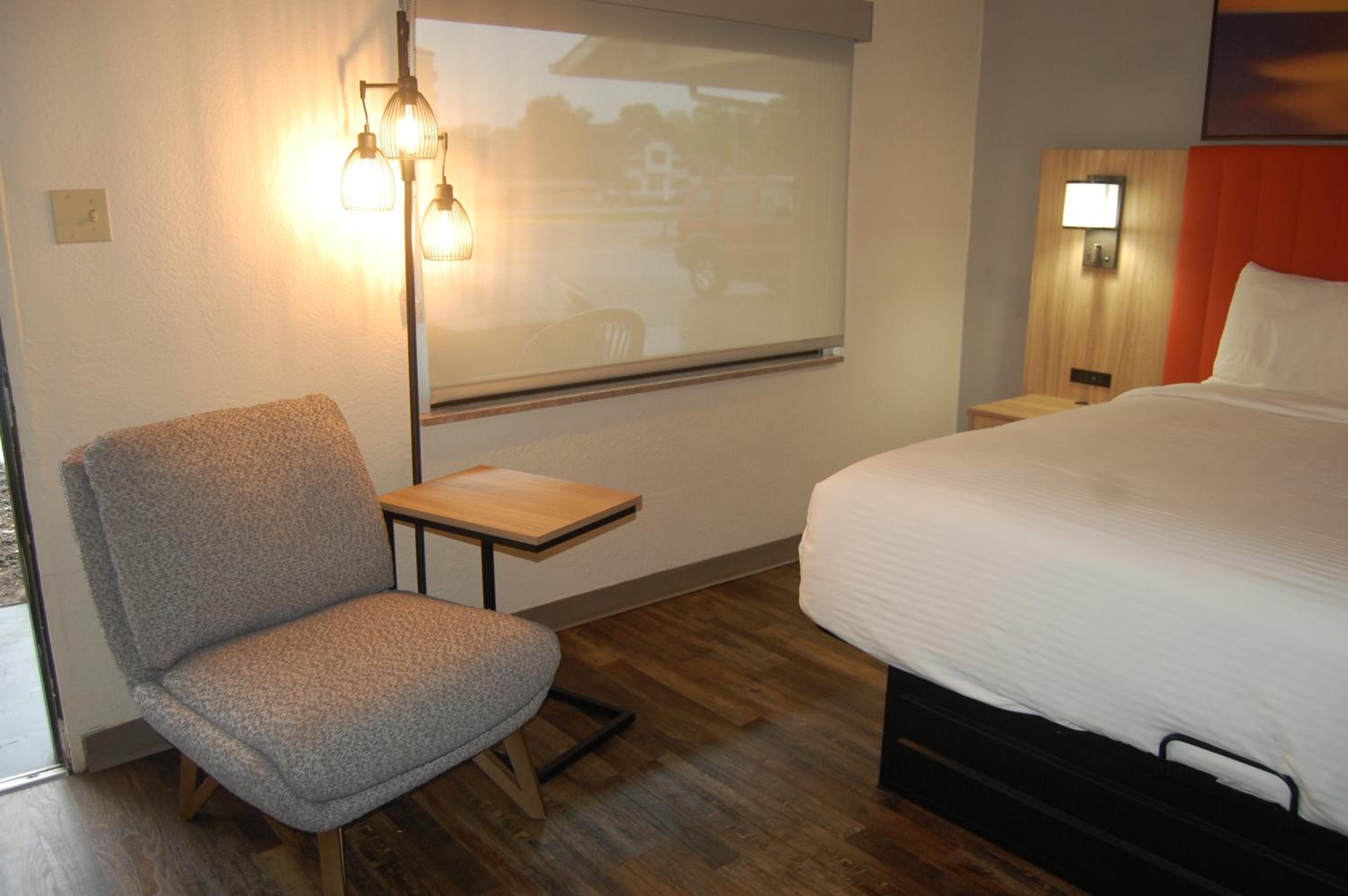 1 King Bed - Photo 1