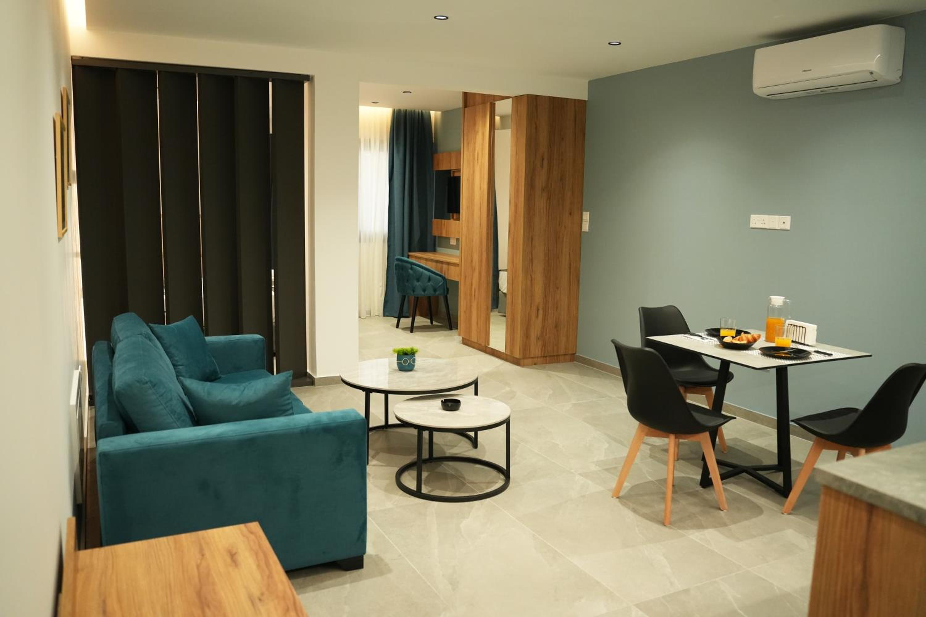 King Studio with Sofa Bed