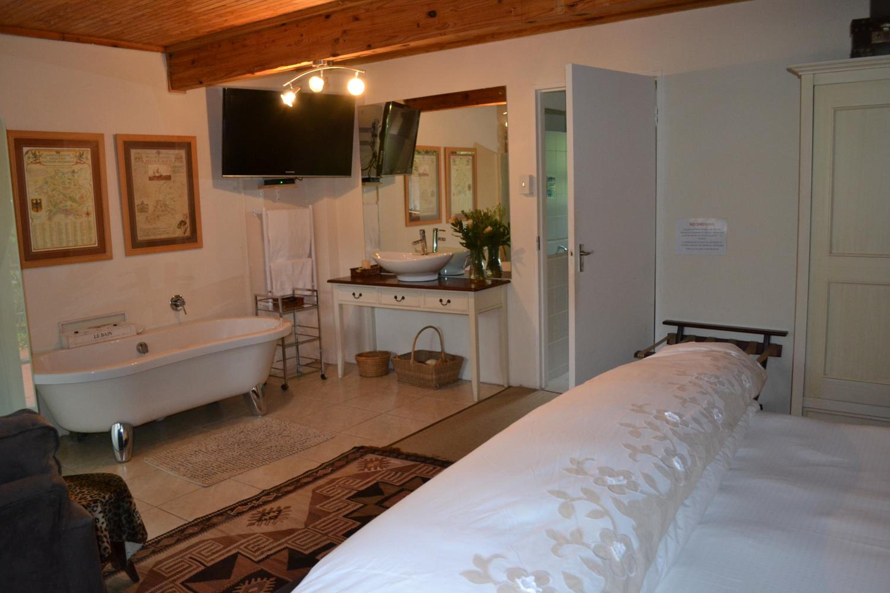 Double Room - Photo 11