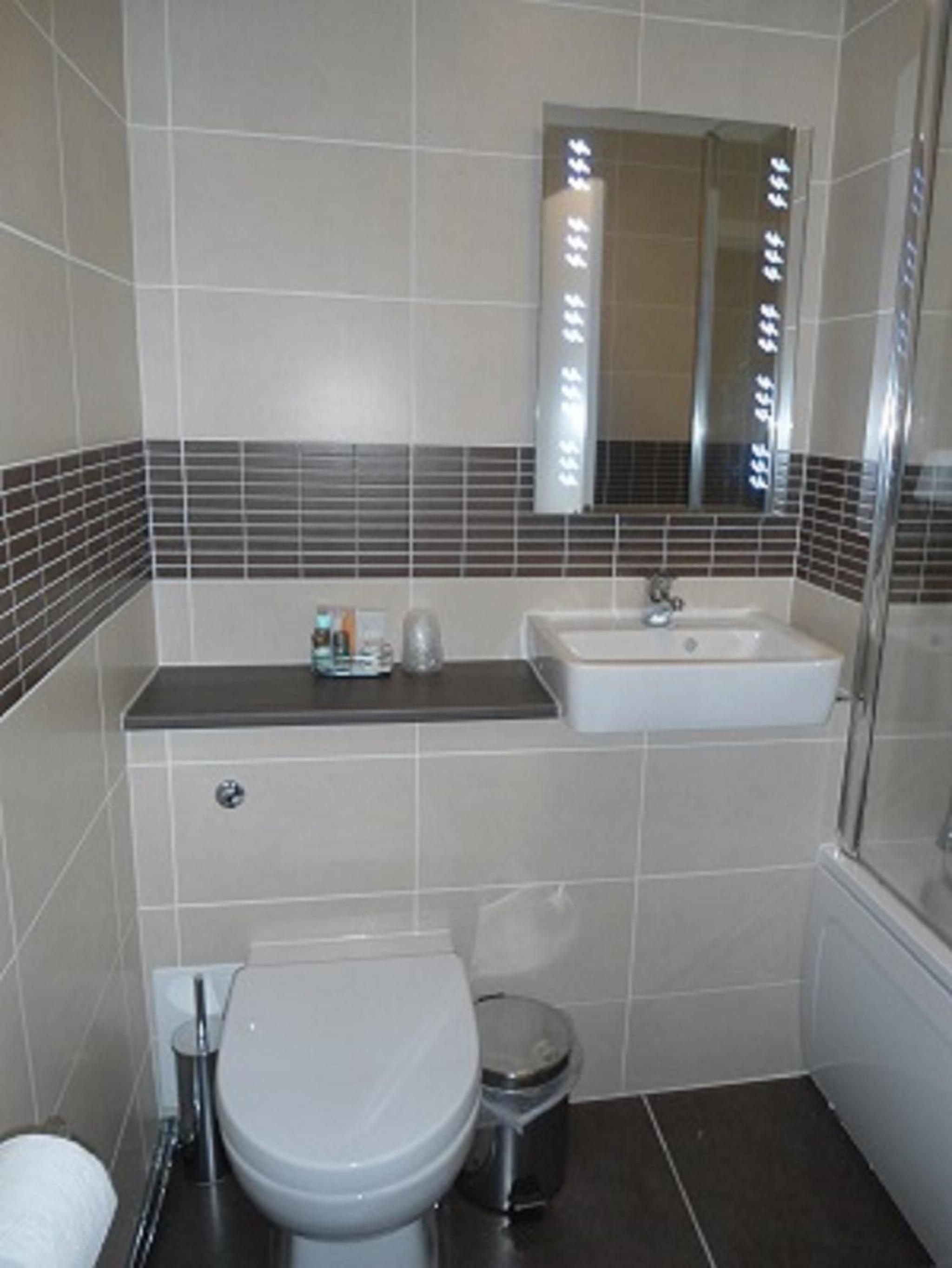 Standard Double Room - Photo 19