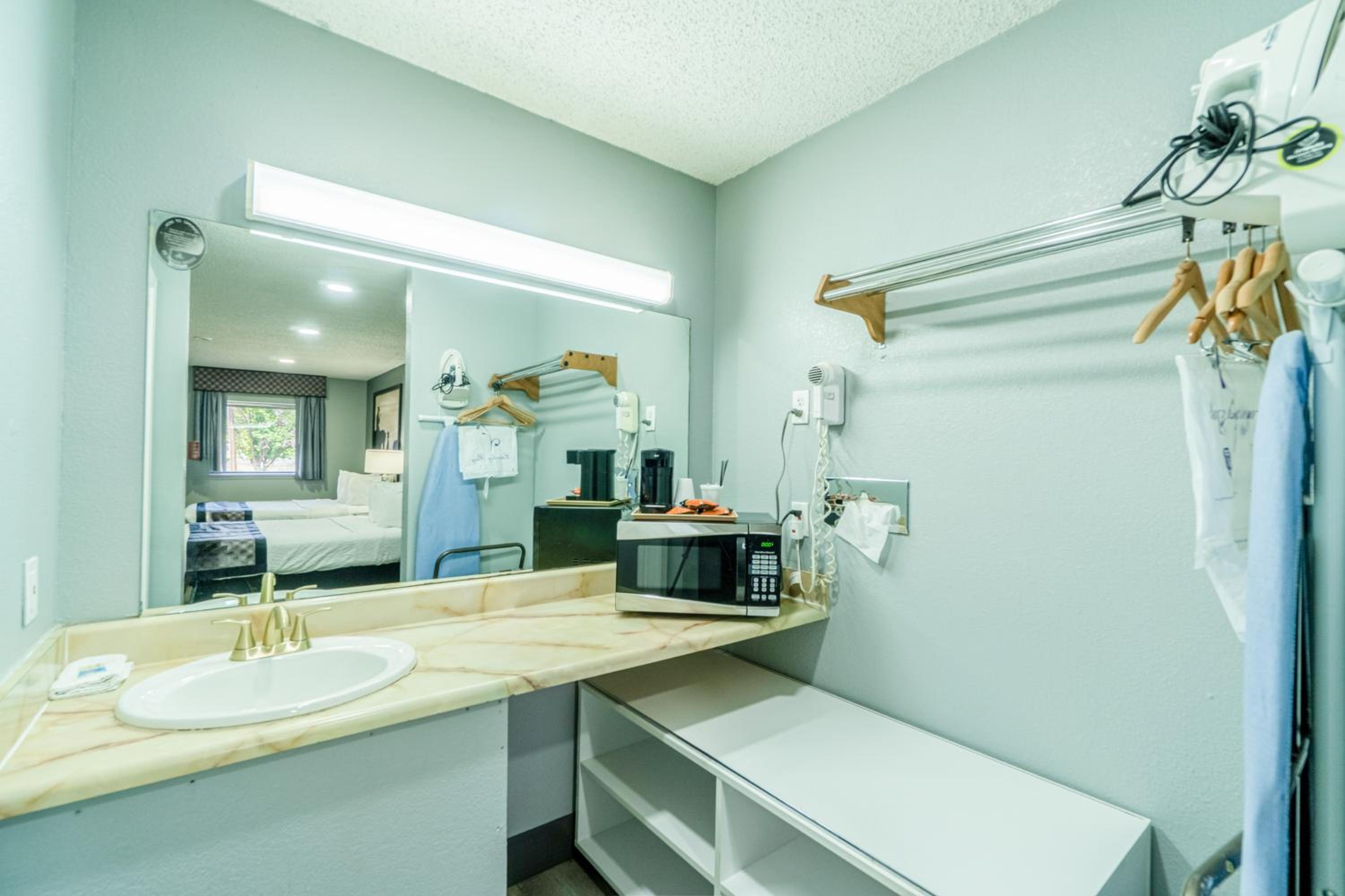 2 Queen Beds with Kitchenette photo 1