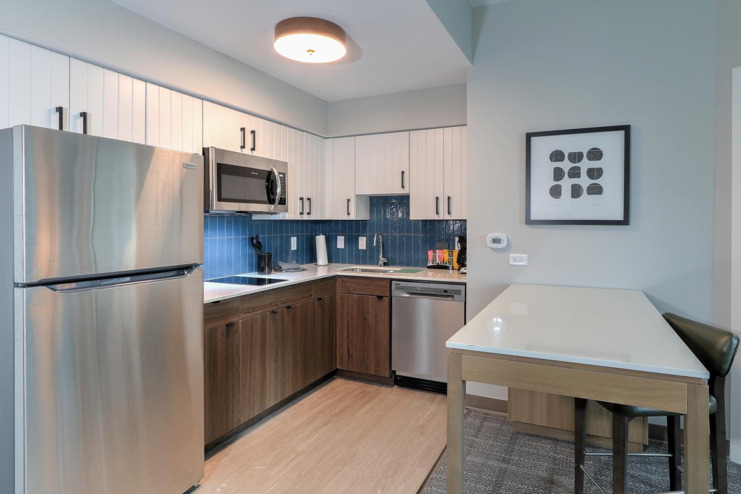 Premium Suite - Photo 5